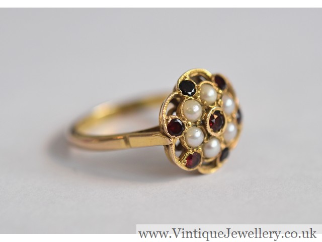 Fine 9ct gold seed pearl and garnet Tudor rose design ring - Image 2