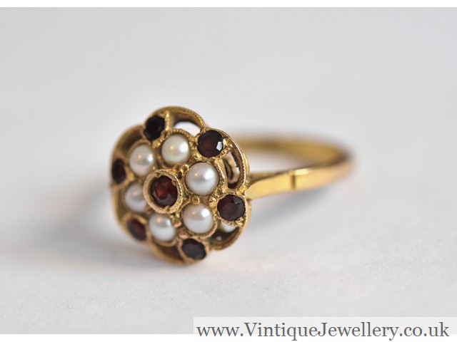 Fine 9ct gold seed pearl and garnet Tudor rose design ring - Image 3