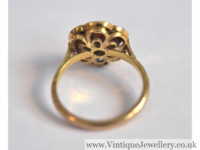 Fine 9ct gold seed pearl and garnet Tudor rose design ring - Image 4