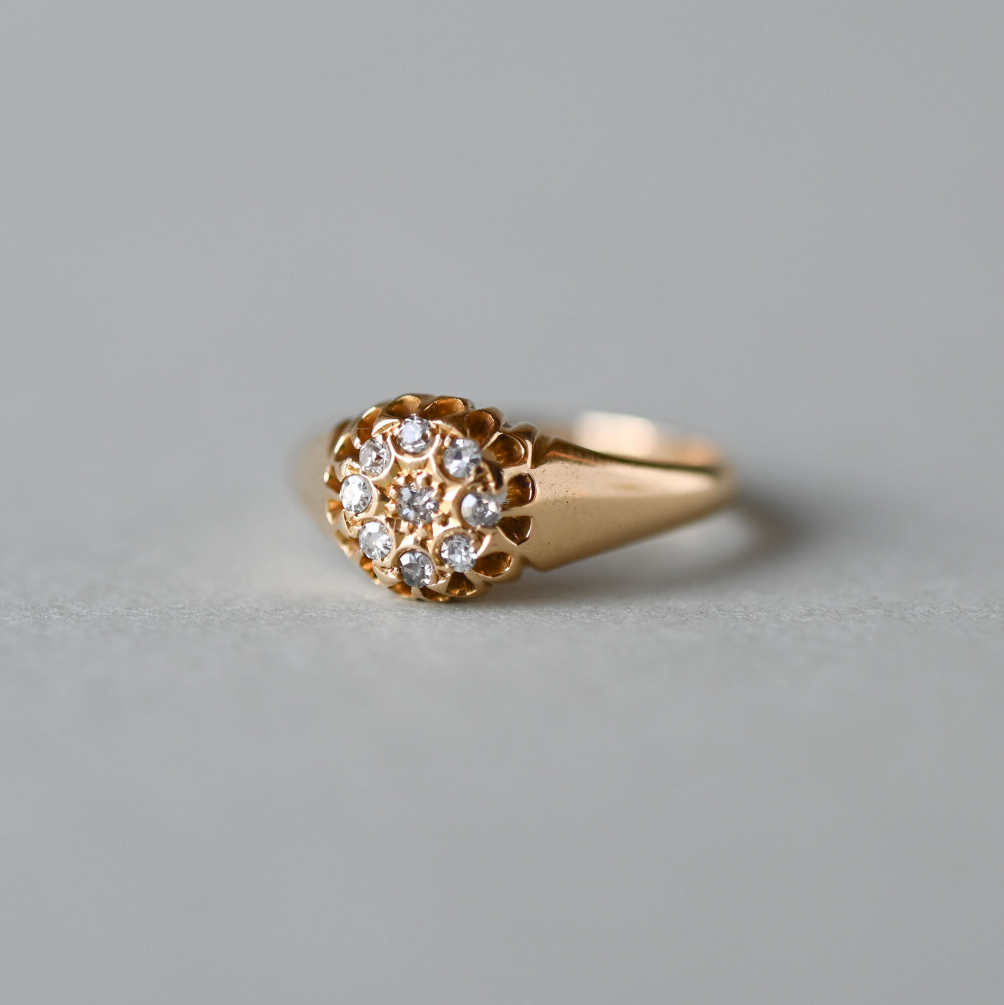 Antique 18ct gold diamond starburst cluster ring - Image 2