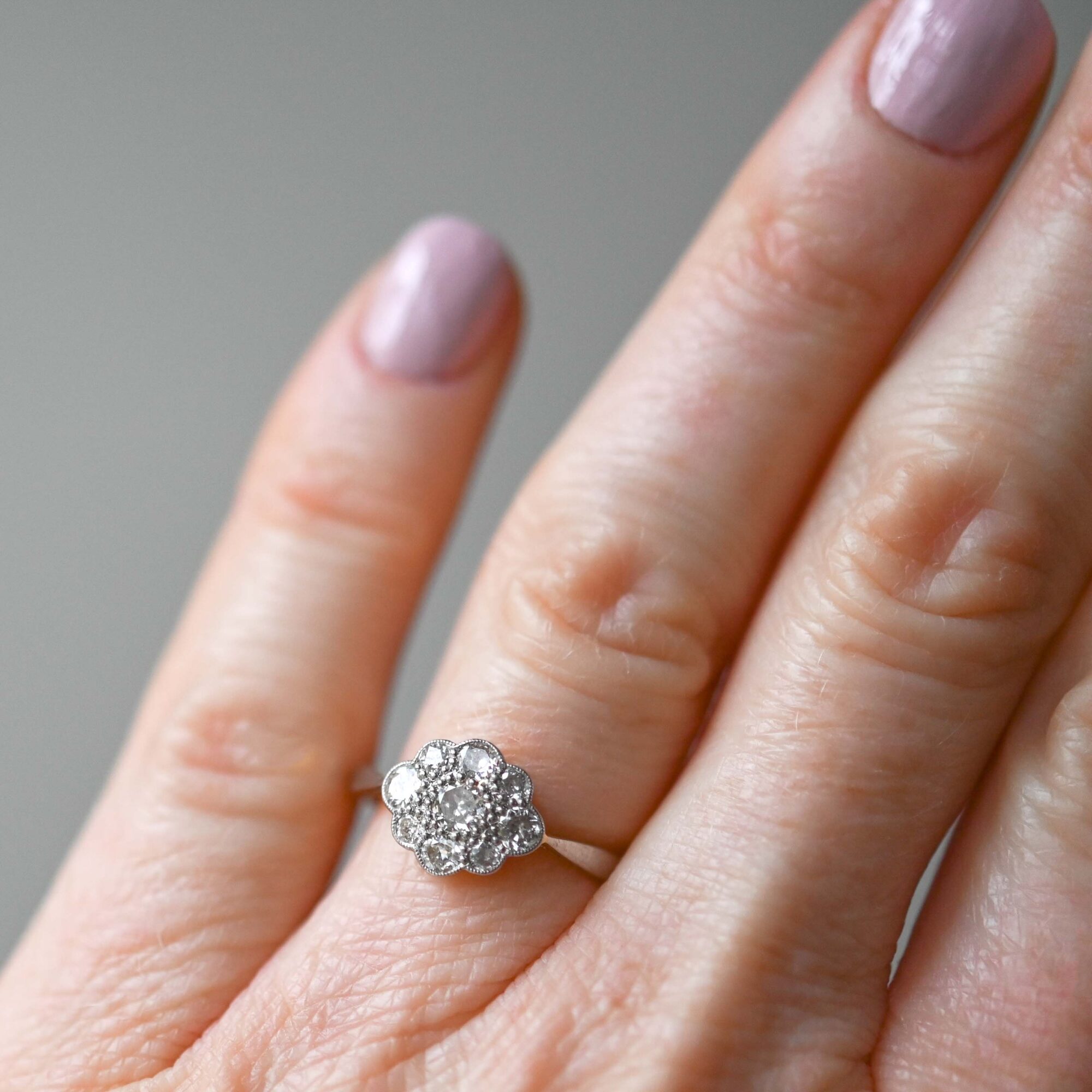 Antique Edwardian 18ct gold and platinum diamond daisy cluster ring, c.1910 - Image 3