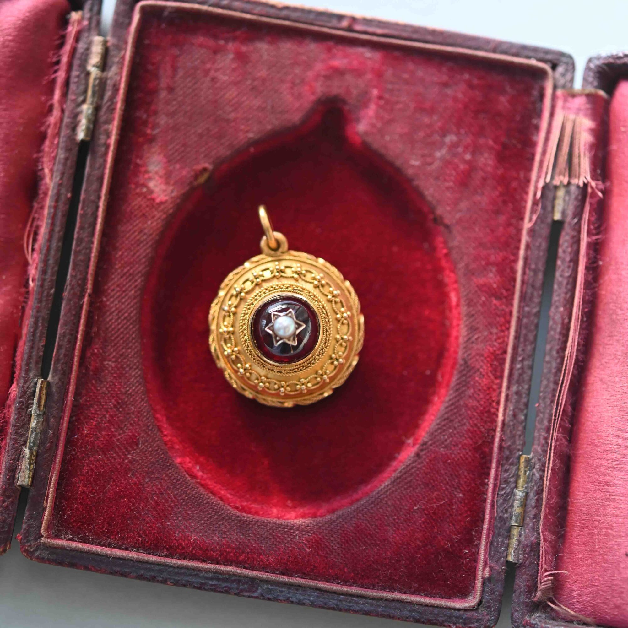 Antique Etrsucan Revival 18ct gold garnet and pearl starburst pendant with locket c.1880s - Image 2