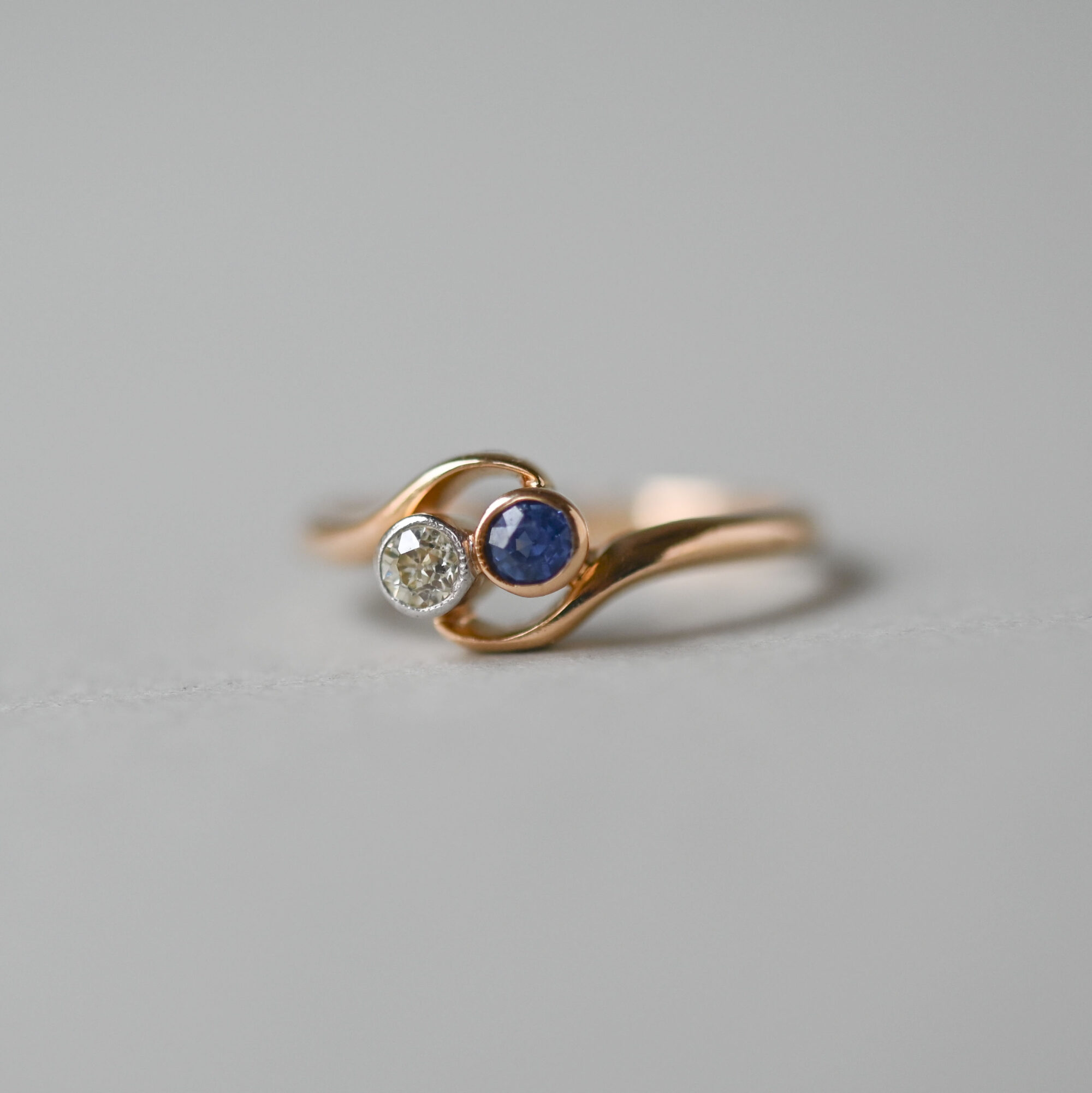 Art Deco 18ct gold sapphire and diamond toi et moi ring, 1930s - Image 2