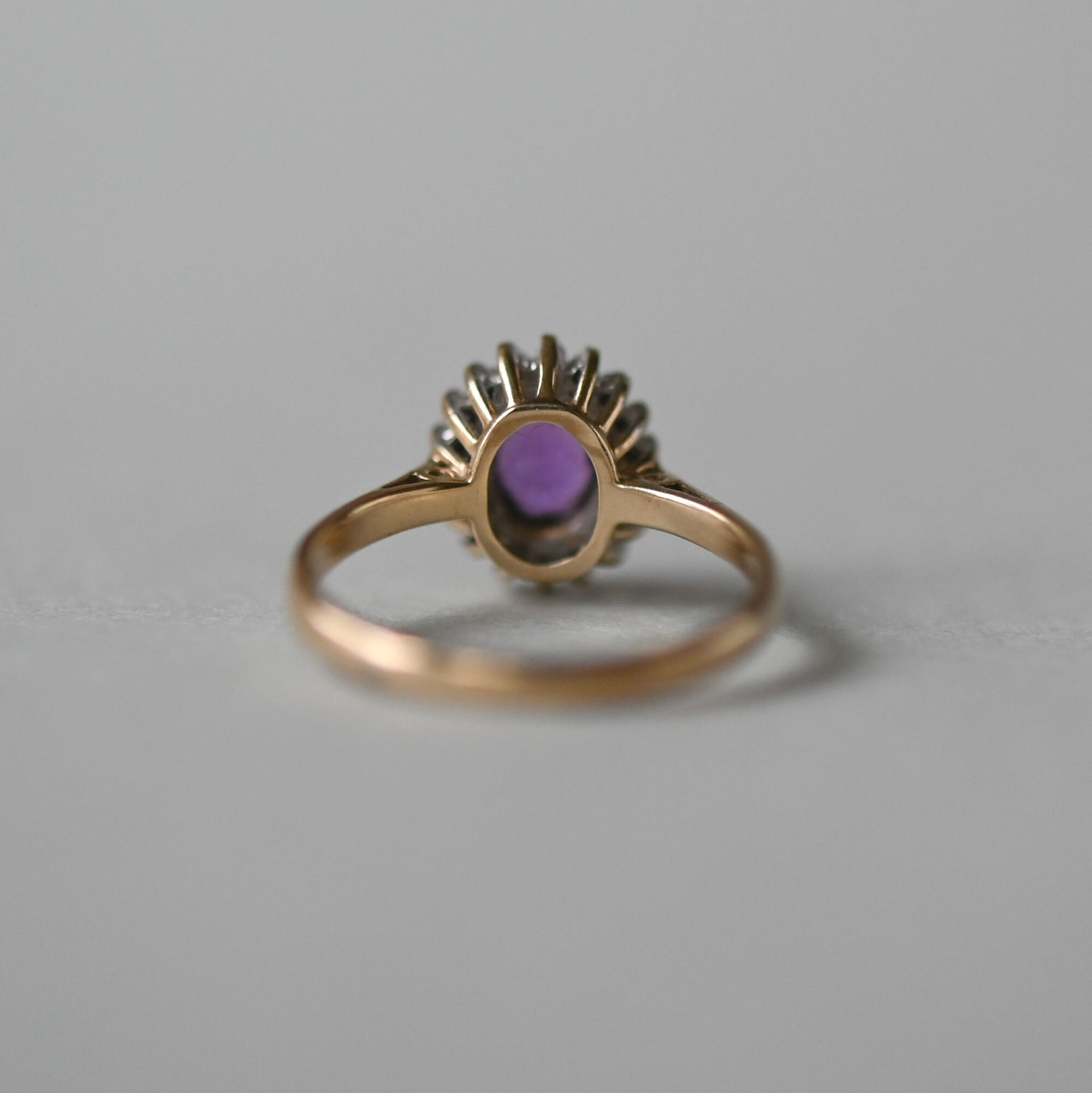 Classic 9ct gold amethyst and diamond cluster ring - Image 3