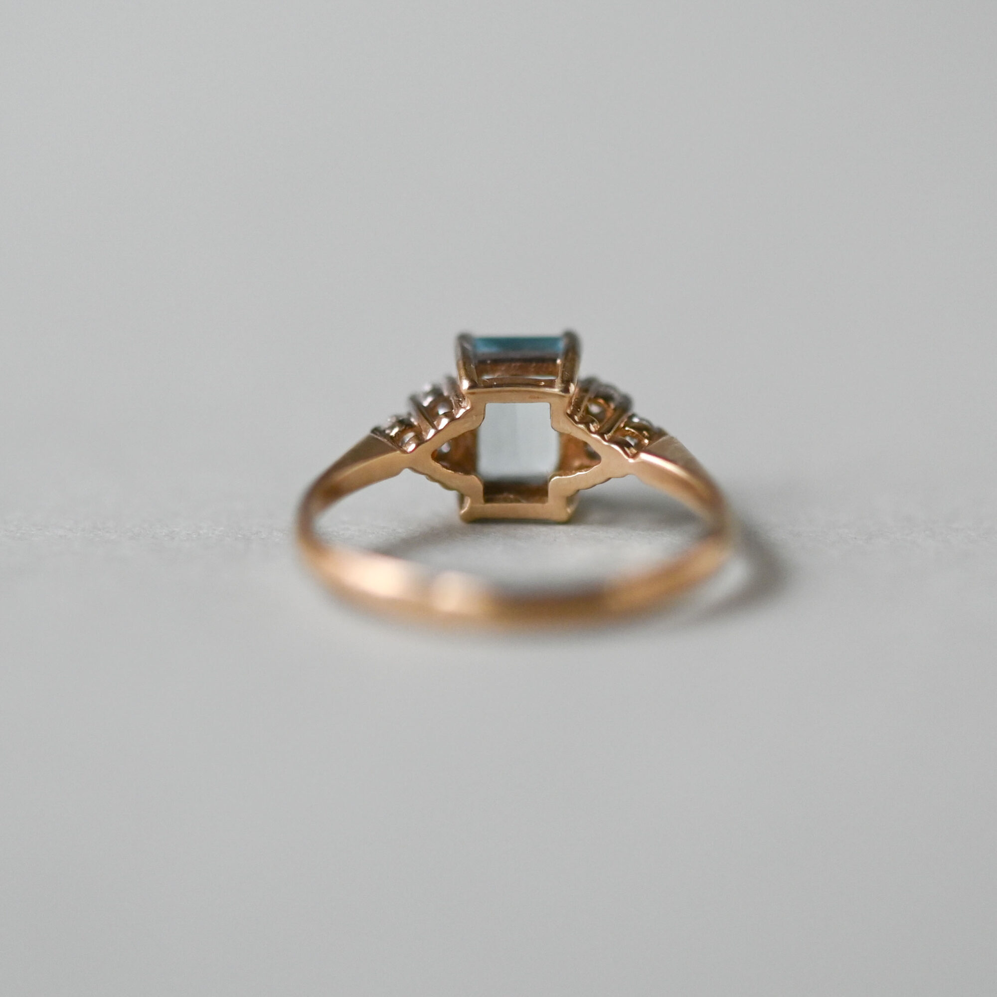 Classic 9ct gold aquamarine and diamond ring - Image 3