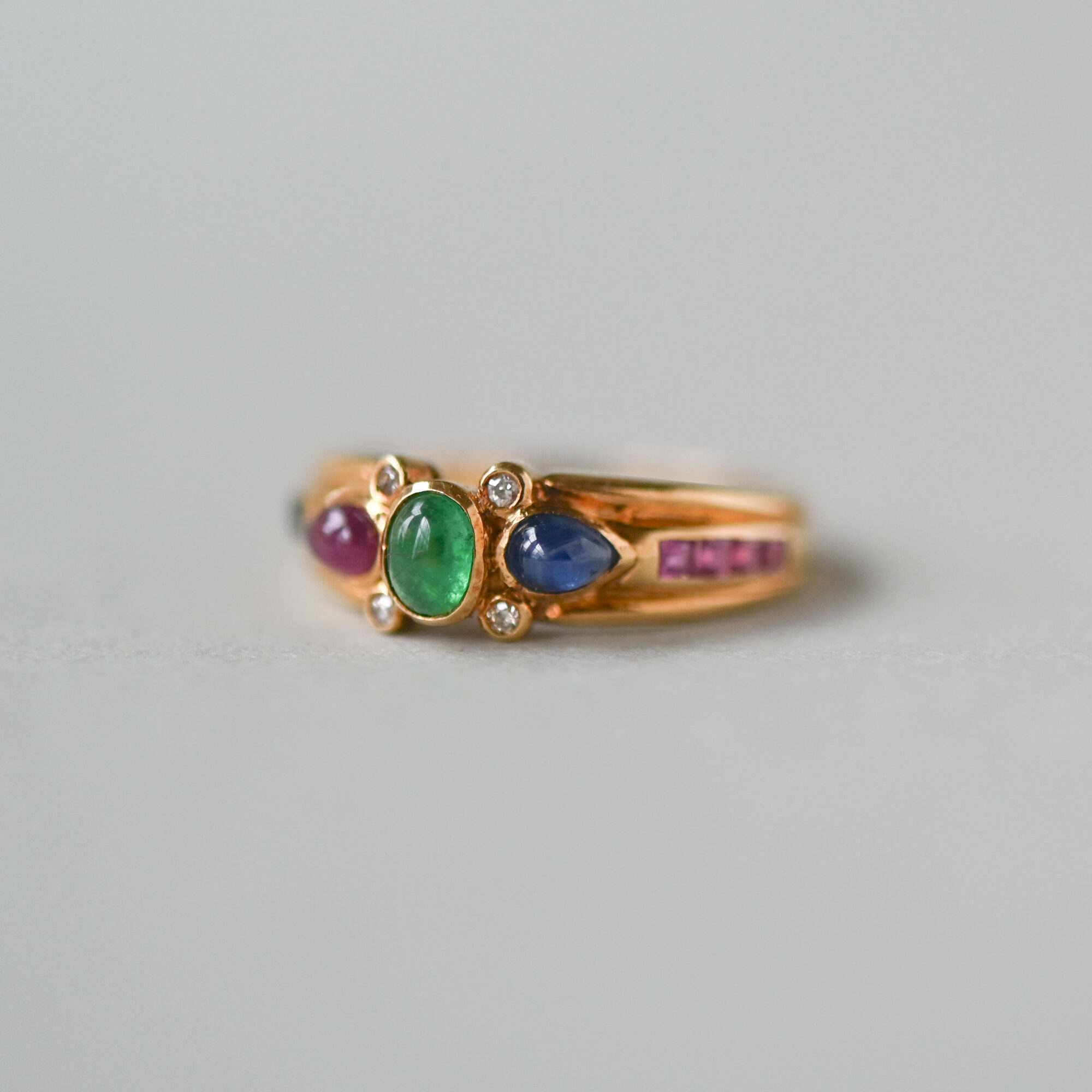 Contemporary 18ct gold emerald, sapphire and ruby aesthetic ring - Image 2