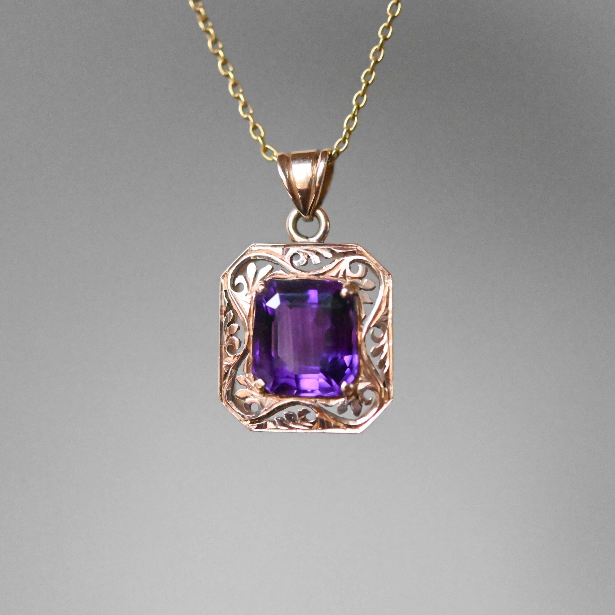 14ct gold amethyst pierced frame pendant