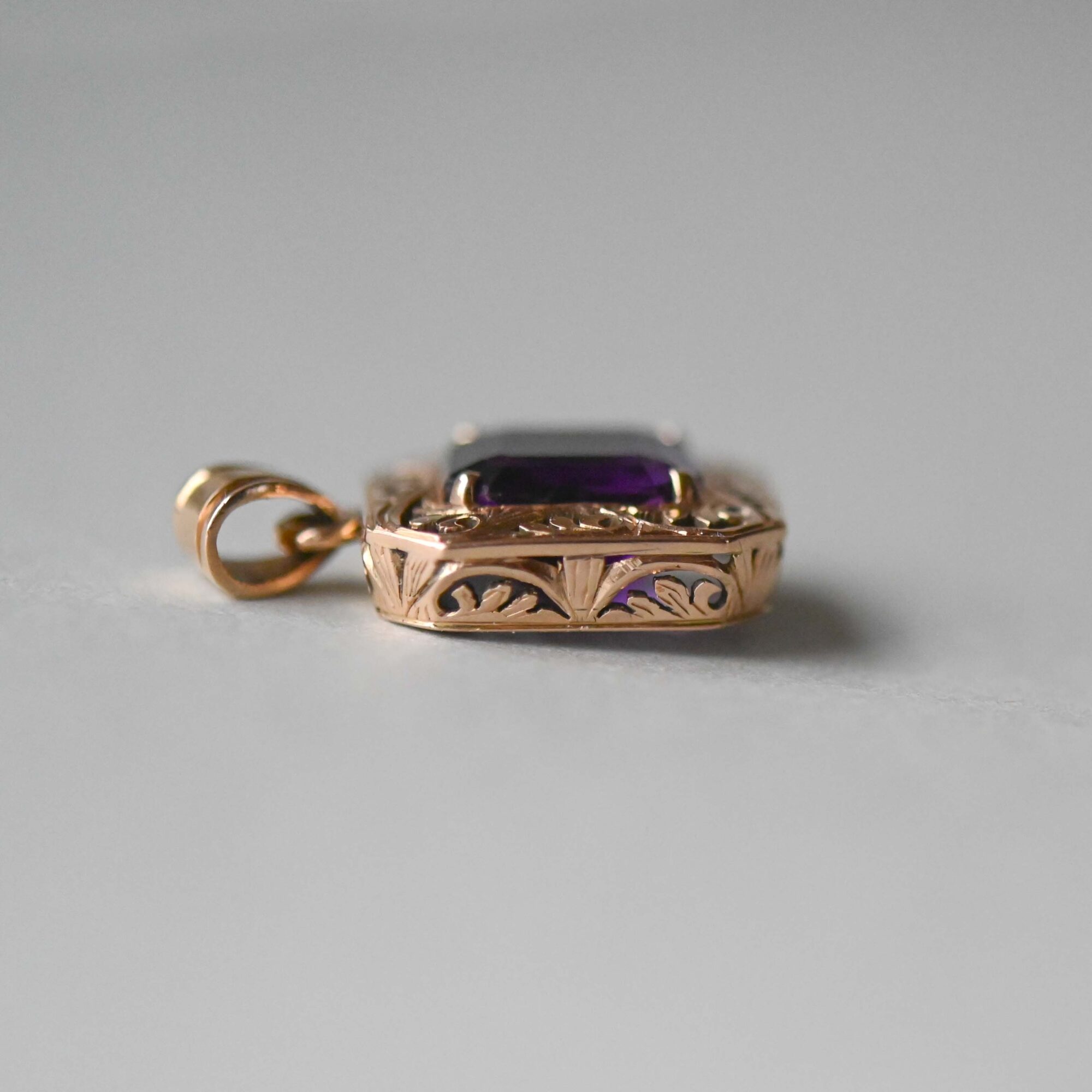 14ct gold amethyst pierced frame pendant - Image 3