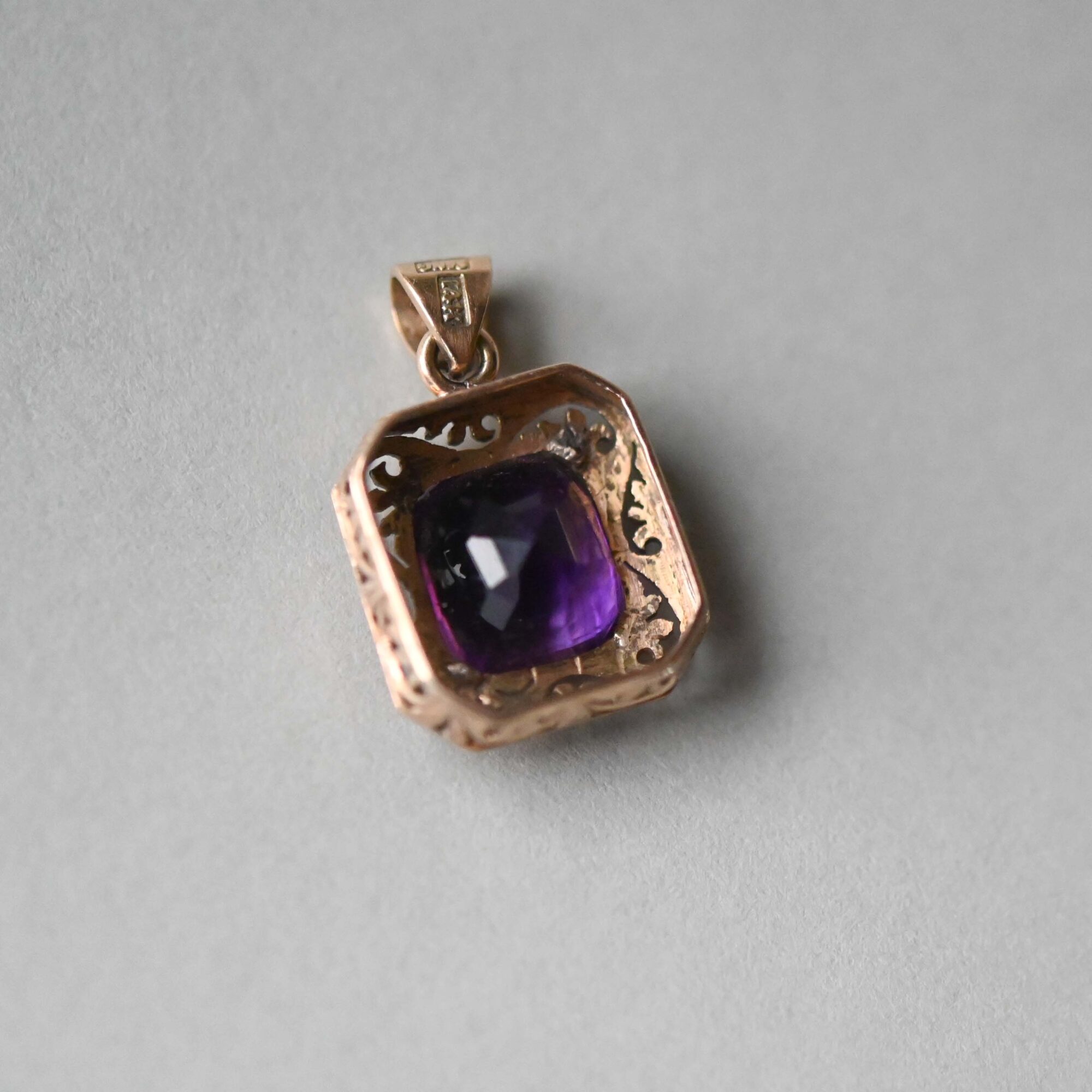 14ct gold amethyst pierced frame pendant - Image 4