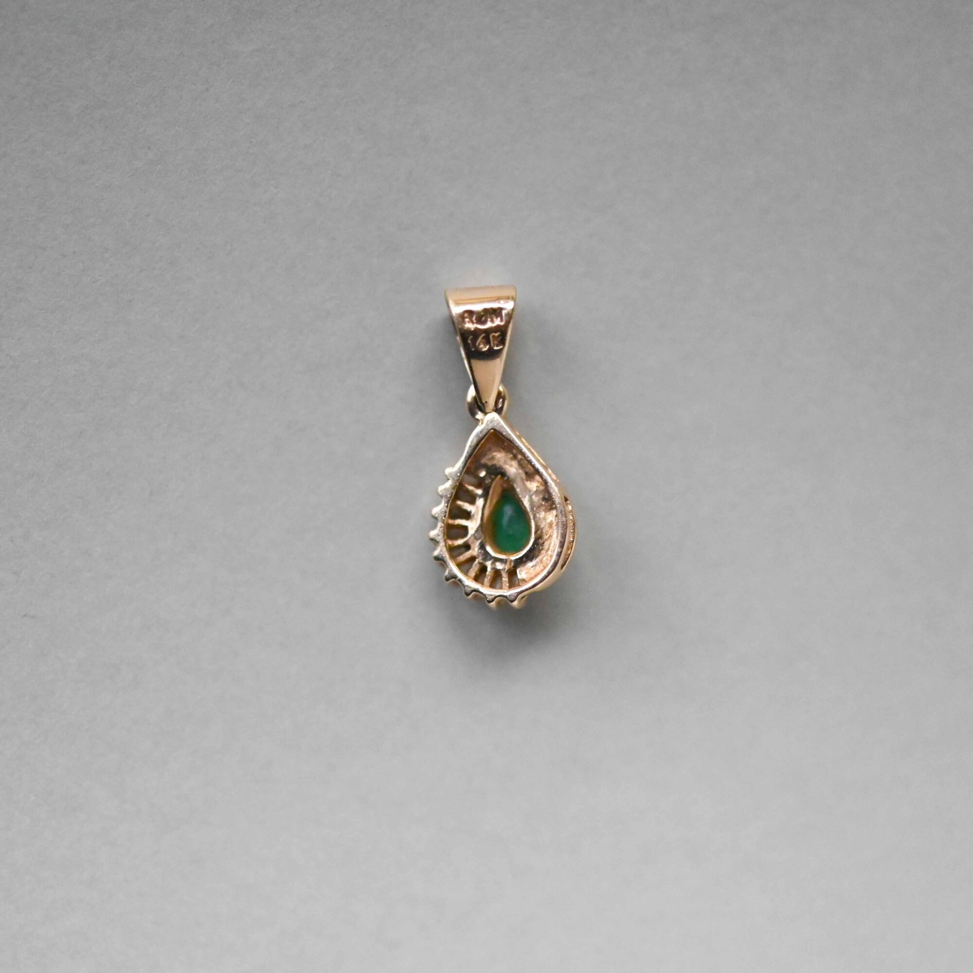 Aesthetic 14ct gold emerald and baguette diamond tear drop pendant - Image 4