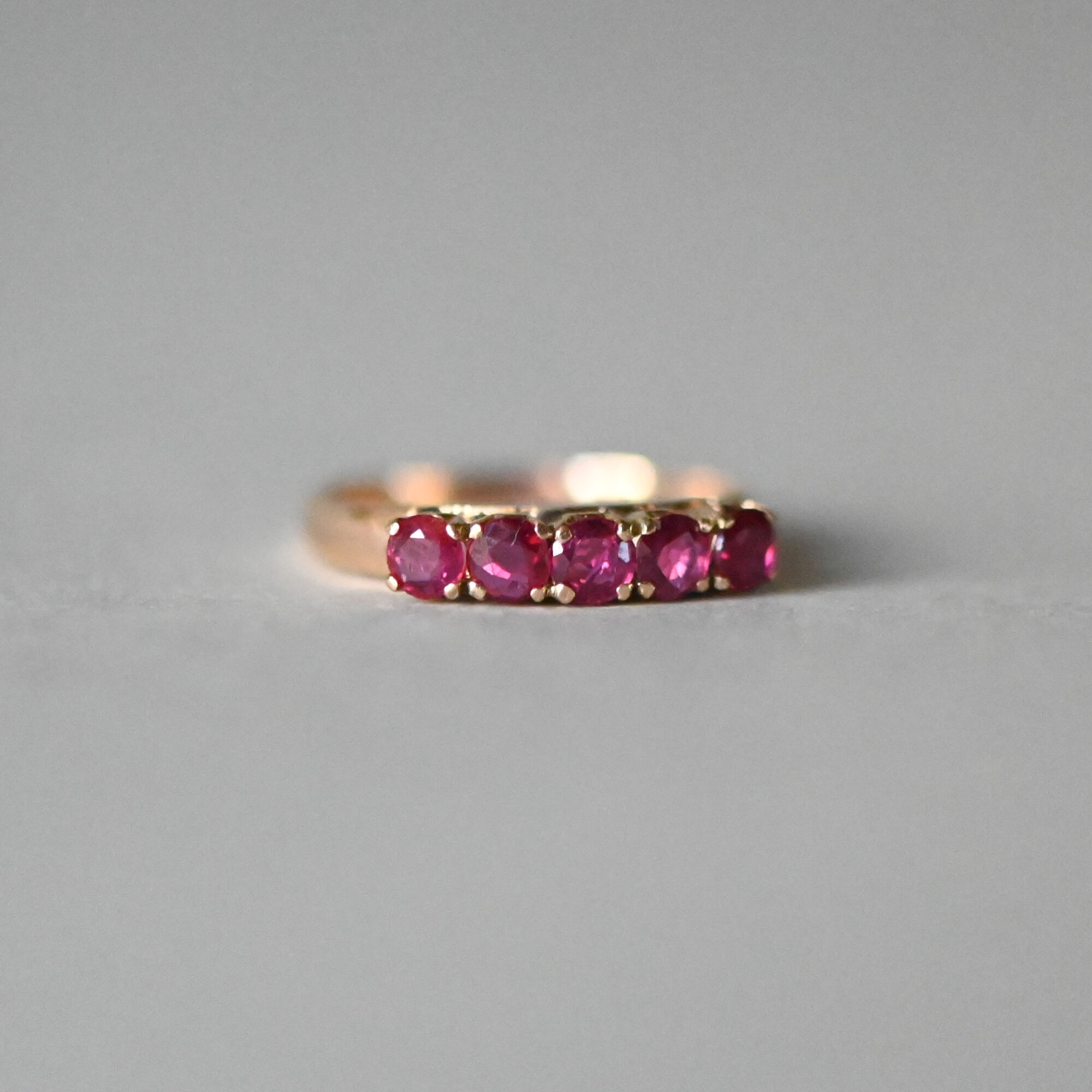 Aesthetic 14ct gold five stone ruby ring - Image 2