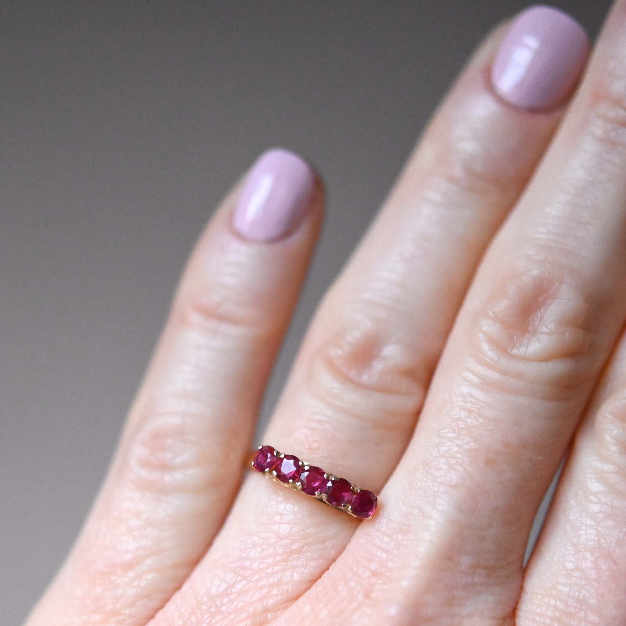 Aesthetic 14ct gold five stone ruby ring - Image 3