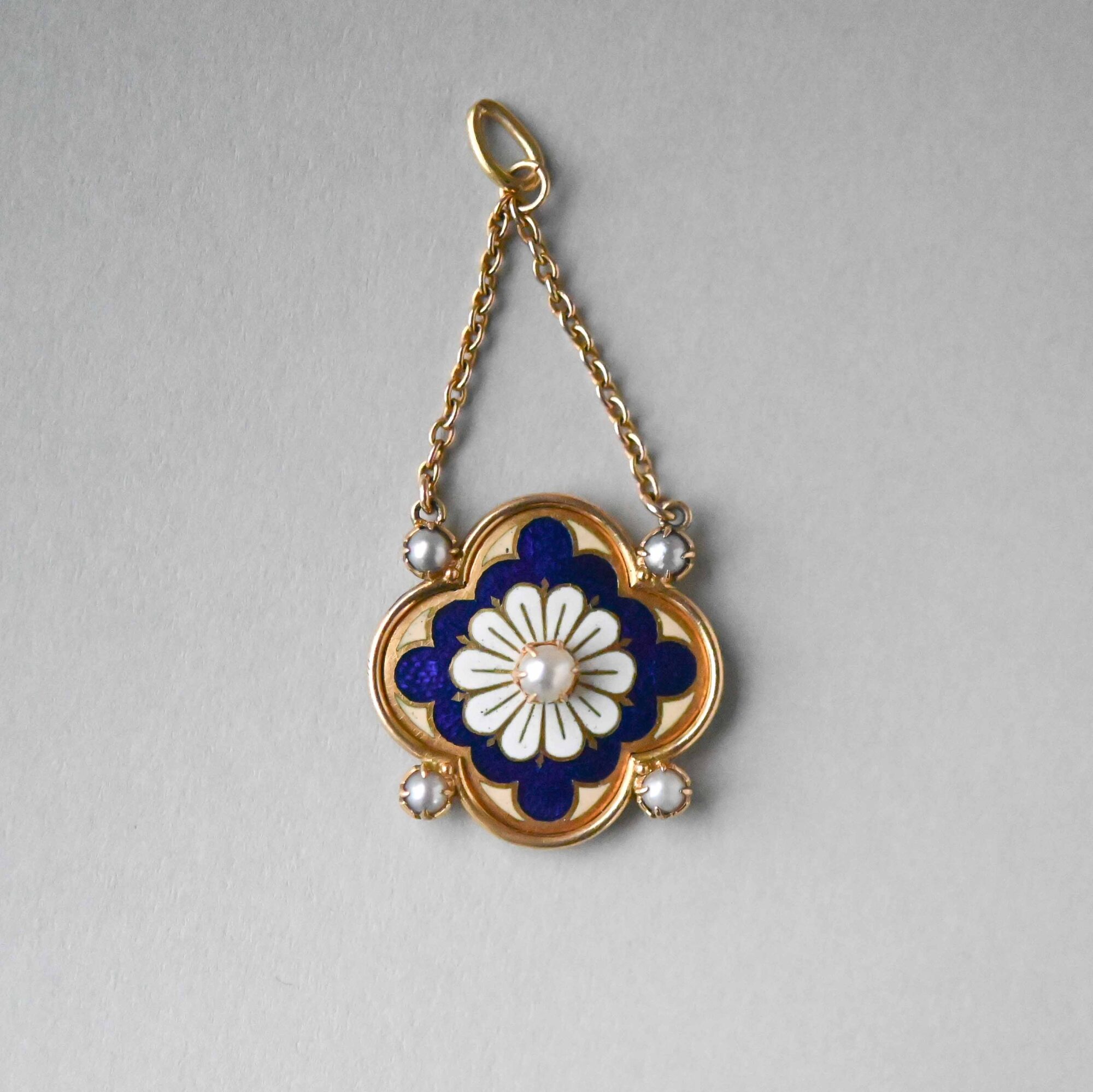 Antique 15ct gold enamel and pearl quatrefoil pendant c.1880s - Image 3