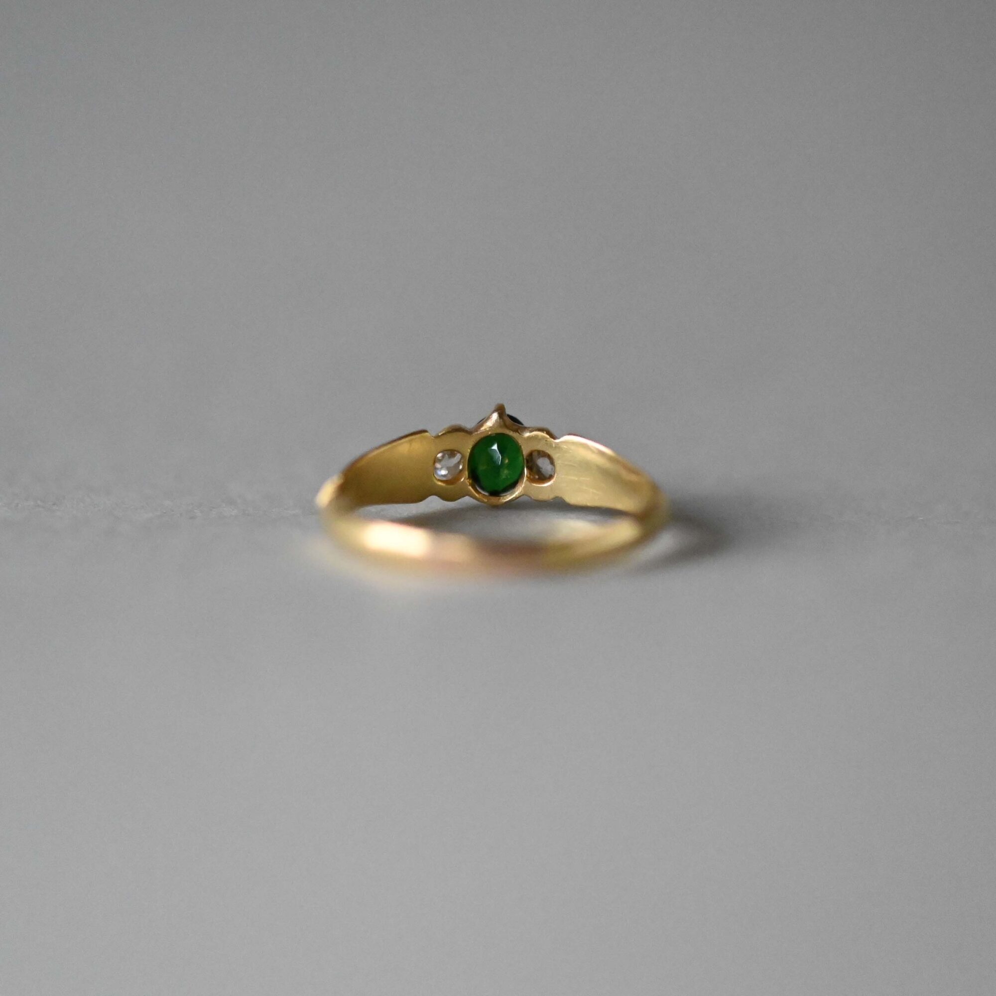 Antique Art Nouveau 18ct gold green tourmaline and old cut diamond ring - Image 4