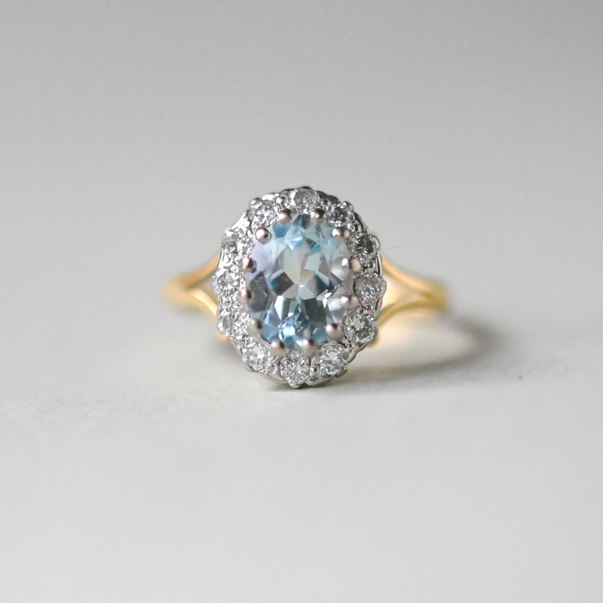 Classic 18ct gold aquamarine and diamond cluster ring