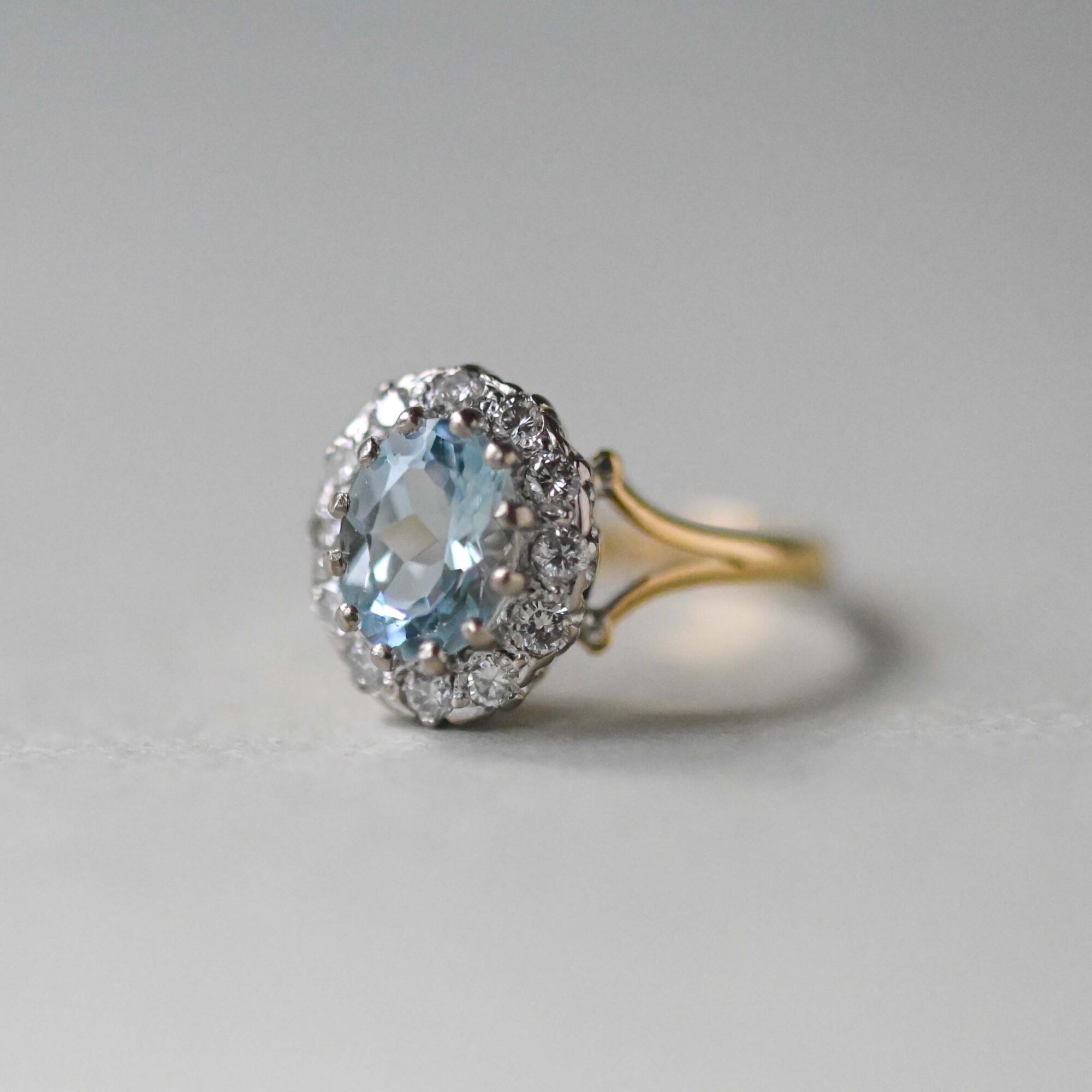 Classic 18ct gold aquamarine and diamond cluster ring - Image 2