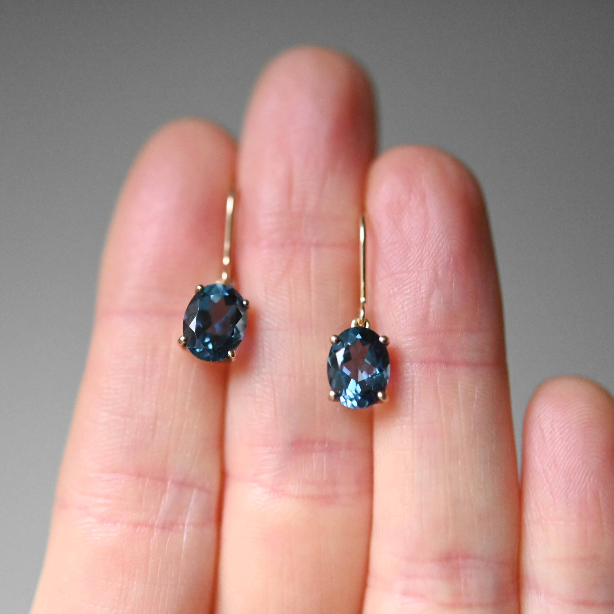 Contemporary pair of 9ct gold blue topaz earrings - Image 3