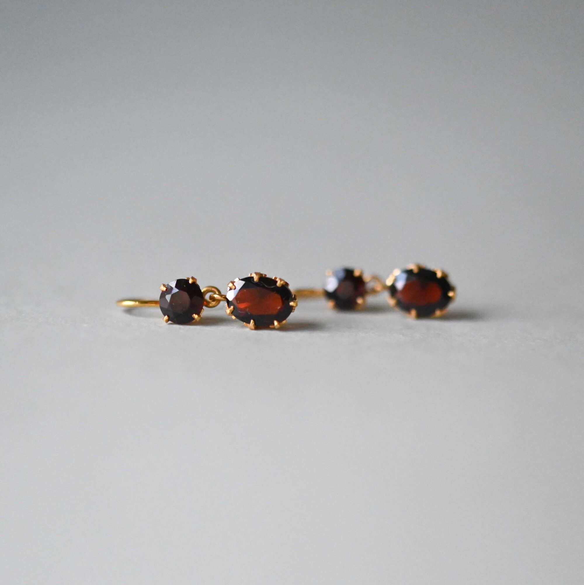 Contemporary pair of 9ct gold garnet drop earrings