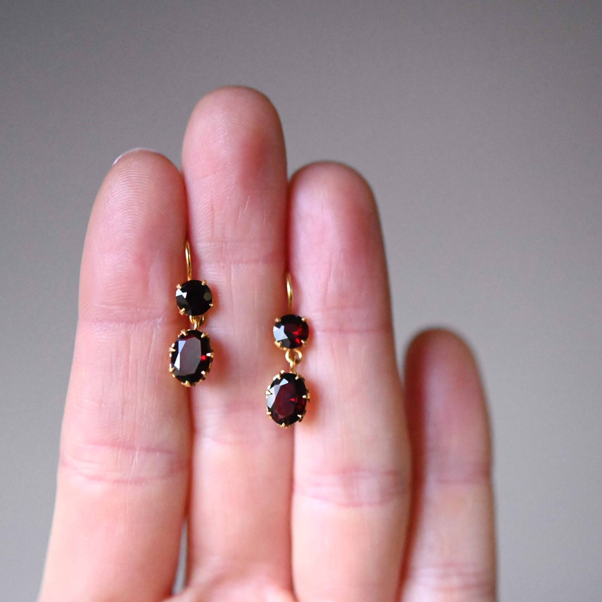 Contemporary pair of 9ct gold garnet drop earrings - Image 2