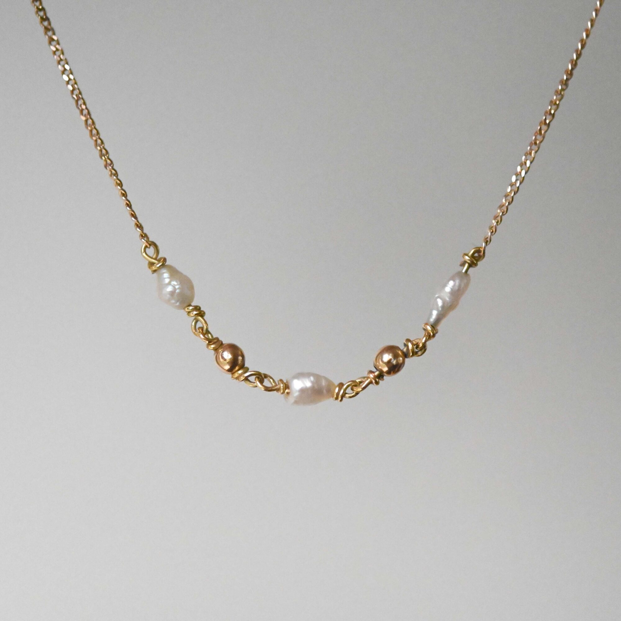 Cutie 9ct gold fresh water pearl necklace