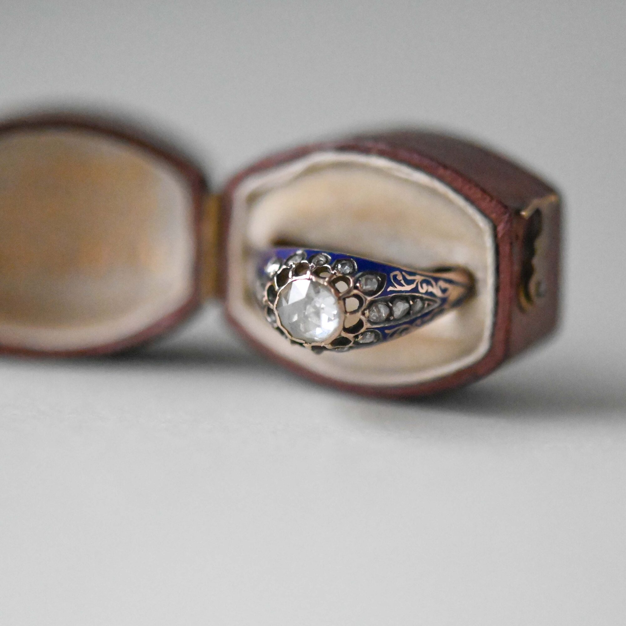 Exceptional French Georgian era rose cut diamond enamel 18ct gold ring c.1800 - Image 5