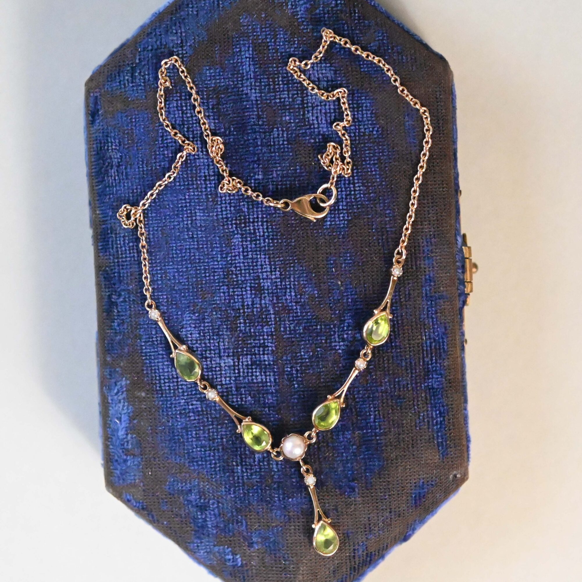 Classic 9ct gold peridot and pearl drop necklace - Image 2