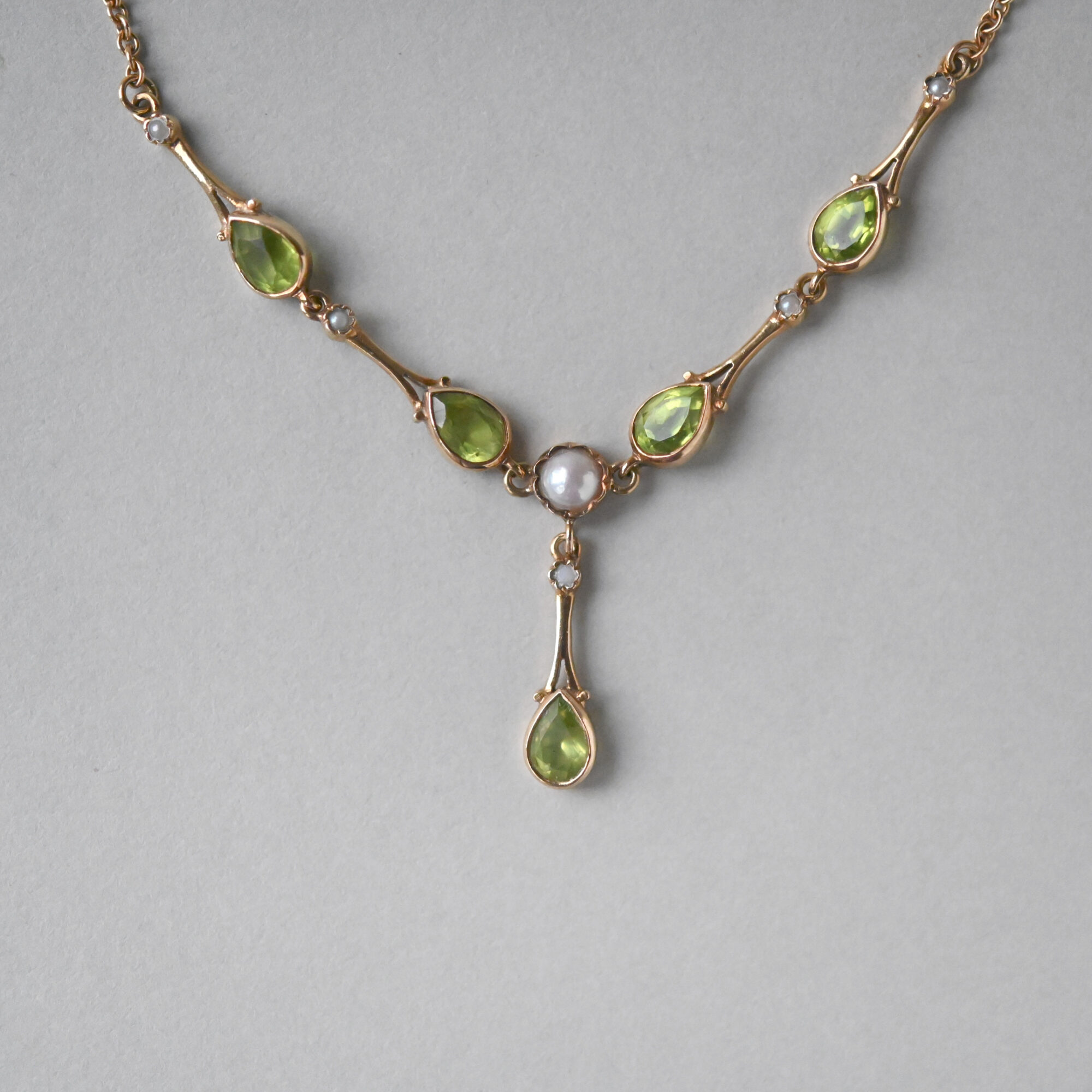 Classic 9ct gold peridot and pearl drop necklace