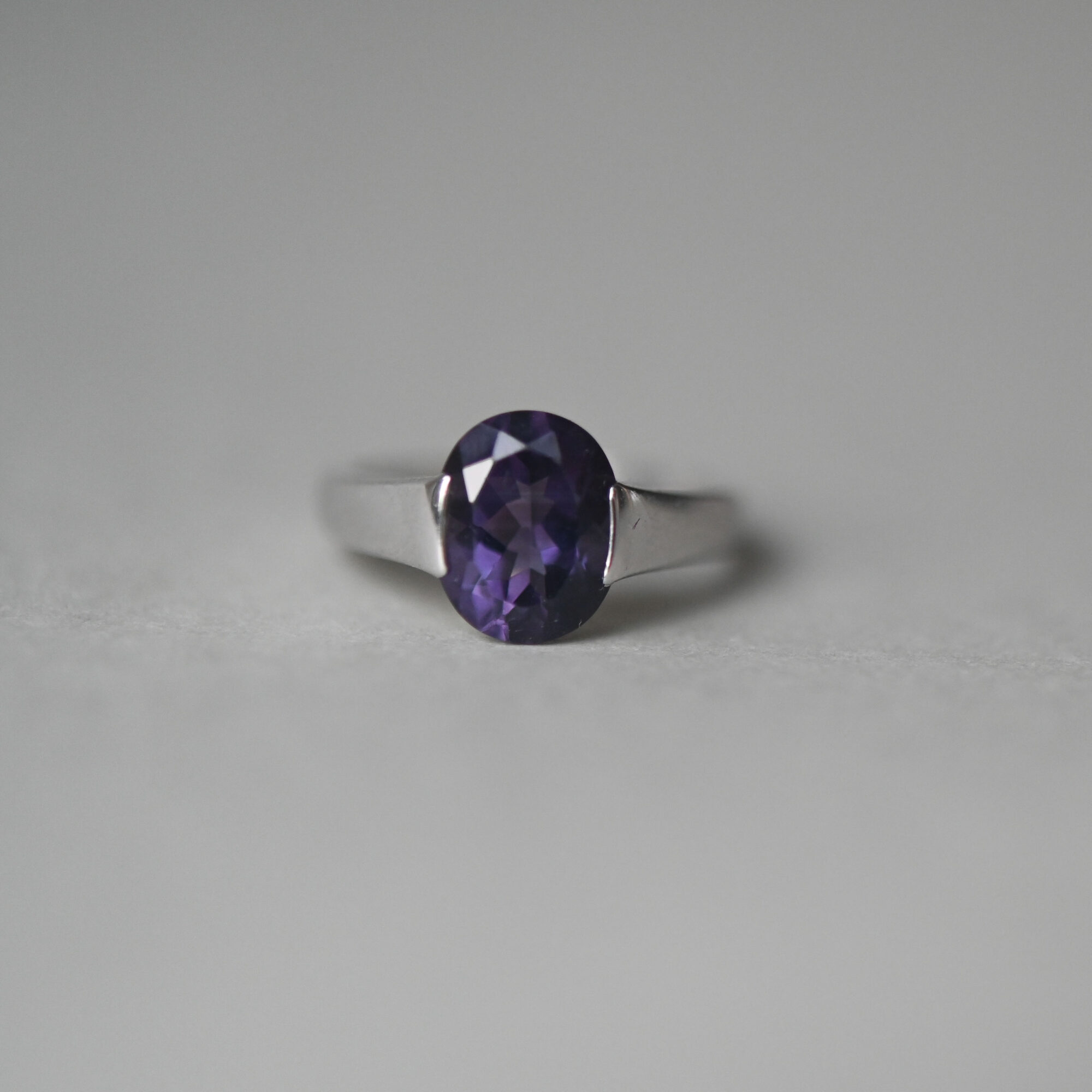 Aesthetic contemporary 9ct white gold iolite ring