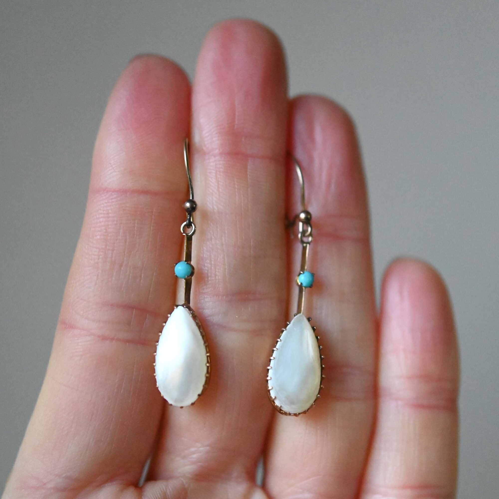 Aesthetic pair of Edwardian 9ct gold mother of pearl and turquoise paste drop earrings - Image 3