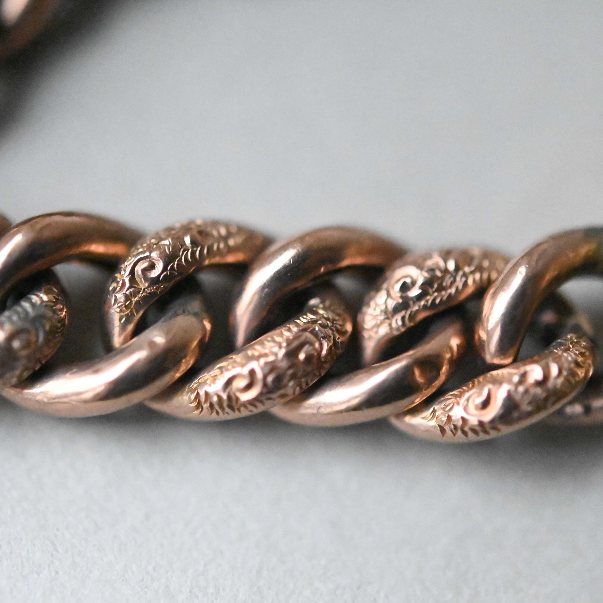 Antique Edwardian 9ct rose gold heart locket bracelet - Image 6