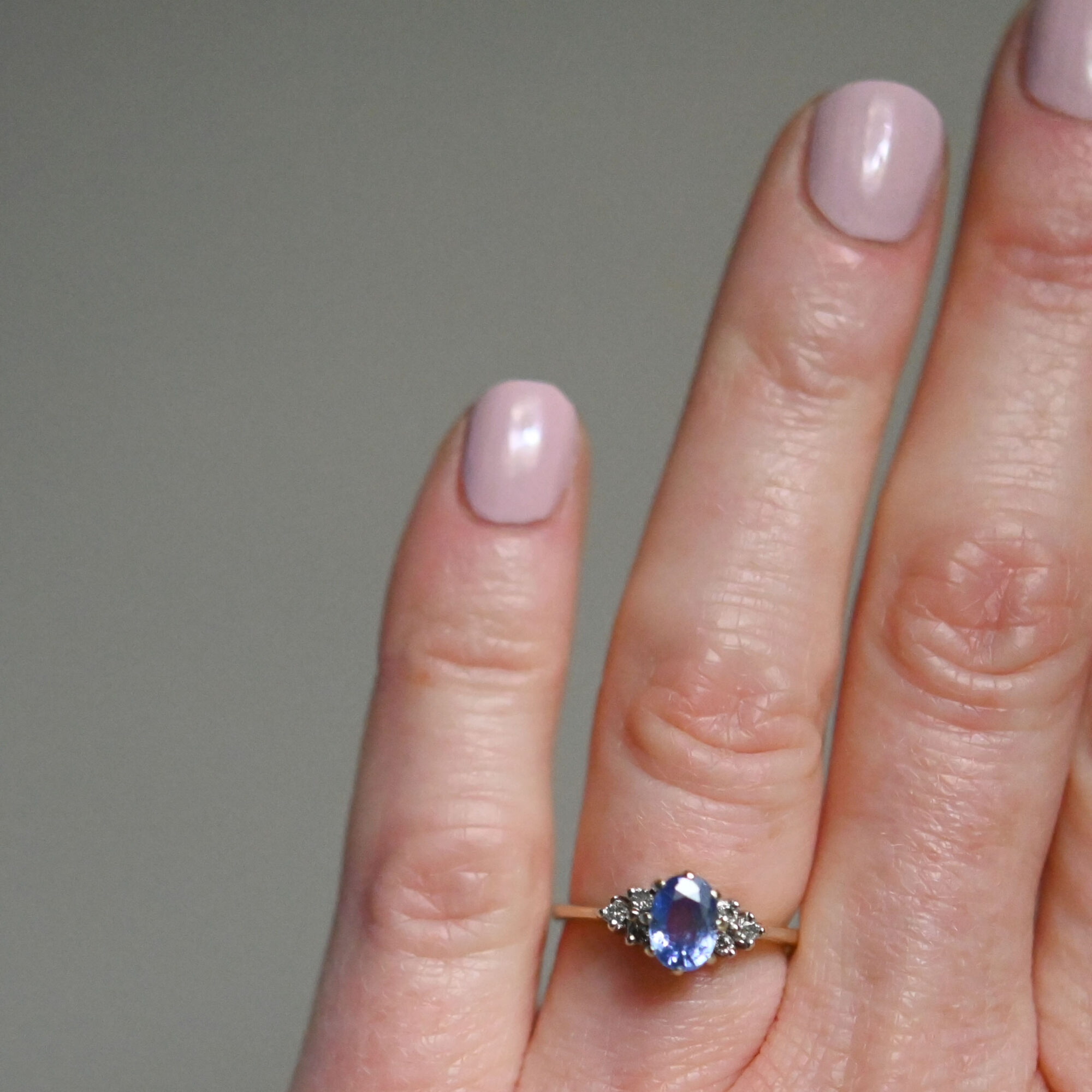 Classic cornflower sapphire and mini diamond 9ct gold ring - Image 3