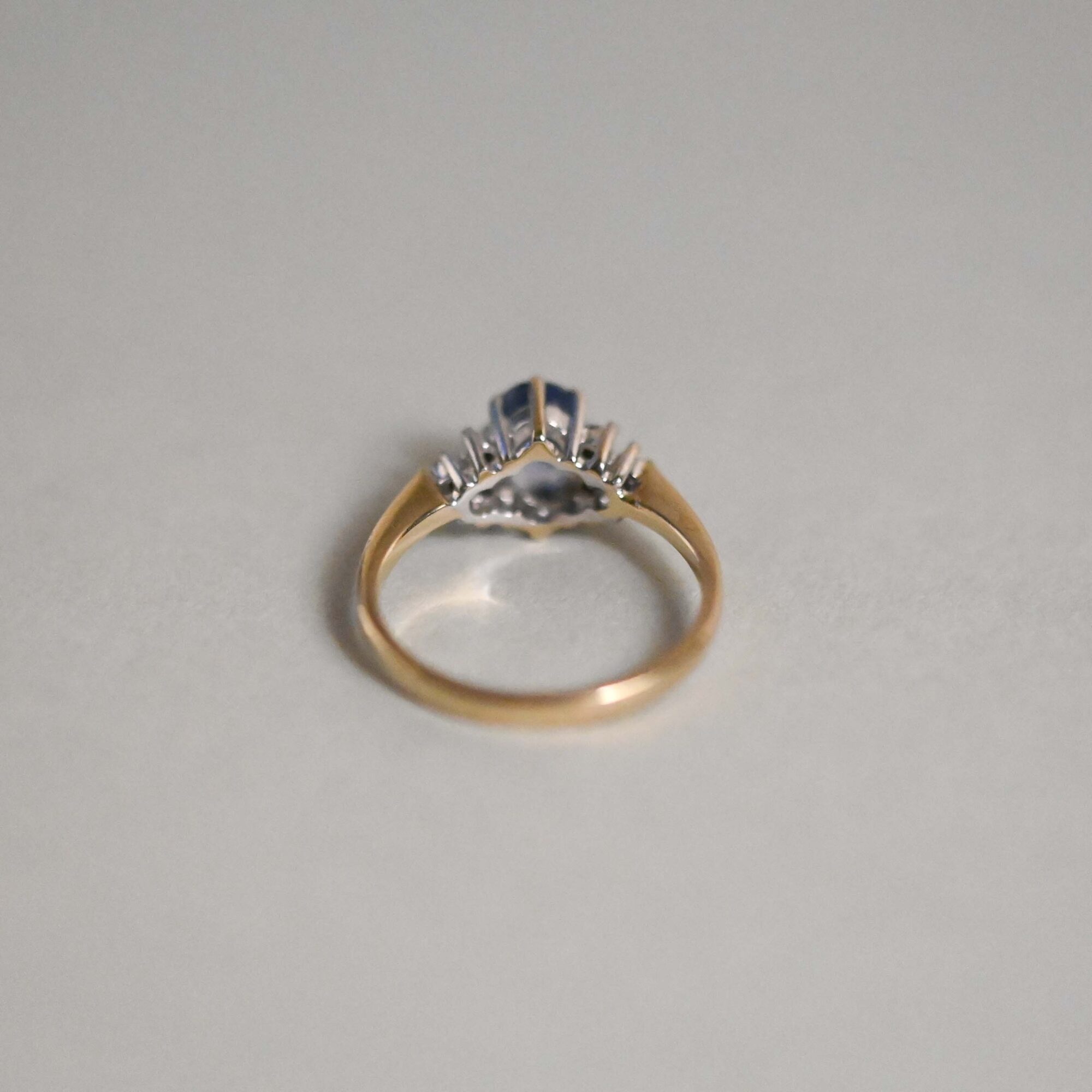 Classic cornflower sapphire and mini diamond 9ct gold ring - Image 4