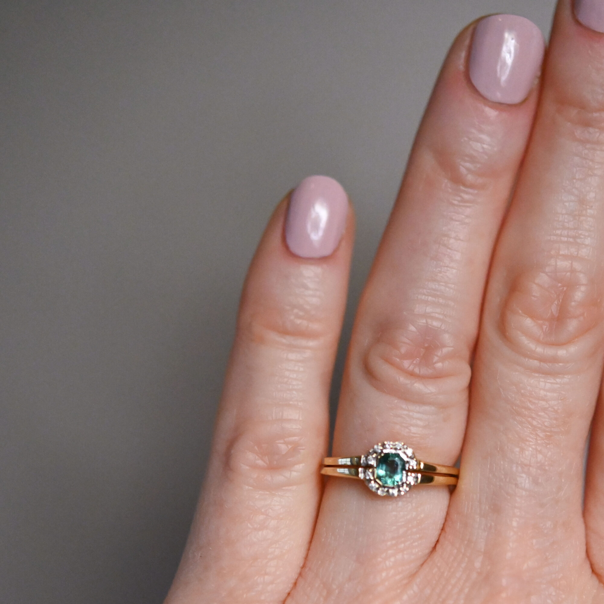 Contemporary 18ct gold blue green tourmaline and mini diamond halo ring - Image 3