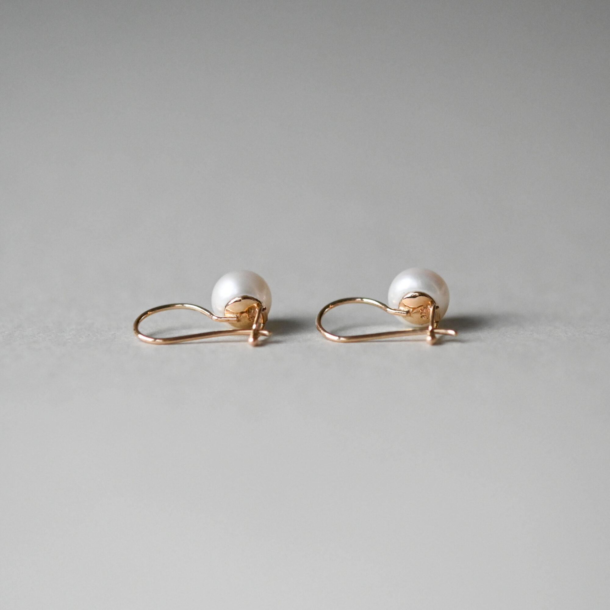 Contemporary pair of 9ct gold pearl and mini diamond starburst earrings - Image 3