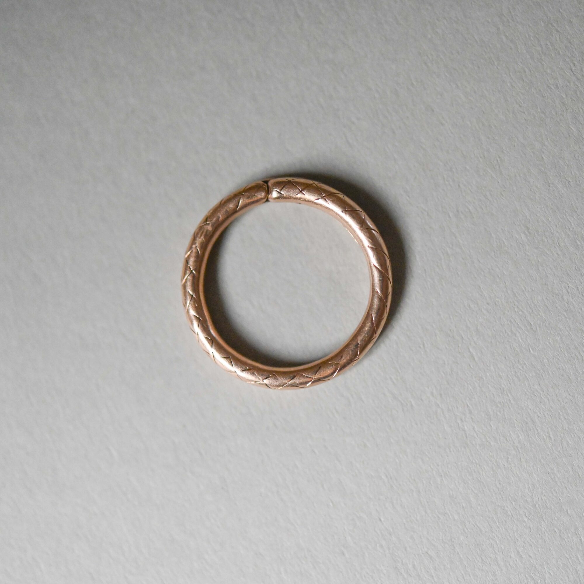 Early Victorian 15ct gold split ring c.1840s