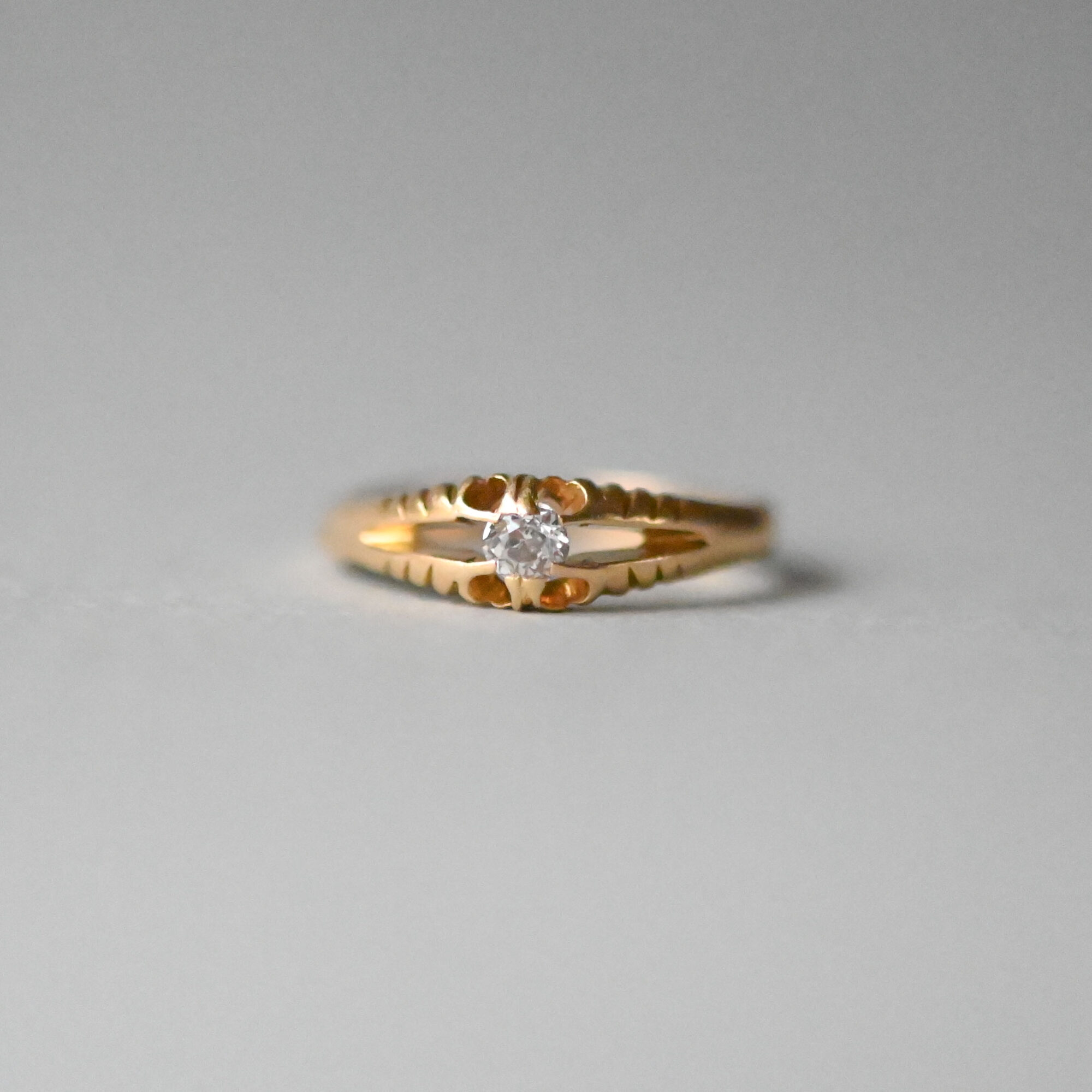 Edwardian 18ct gold cutie old cut diamond belcher ring