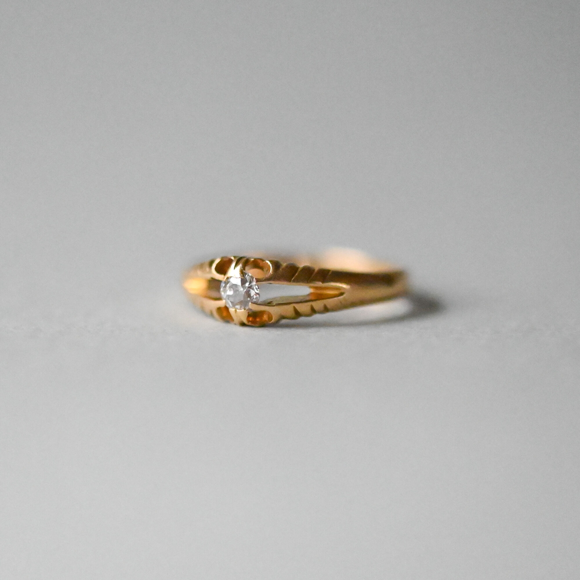 Edwardian 18ct gold cutie old cut diamond belcher ring - Image 2