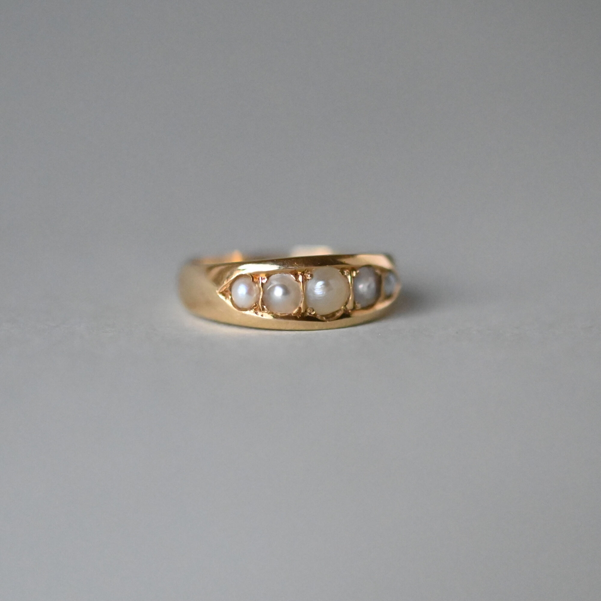 Victorian 18ct gold pearl band ring, c.1890 - 1900 - Image 2