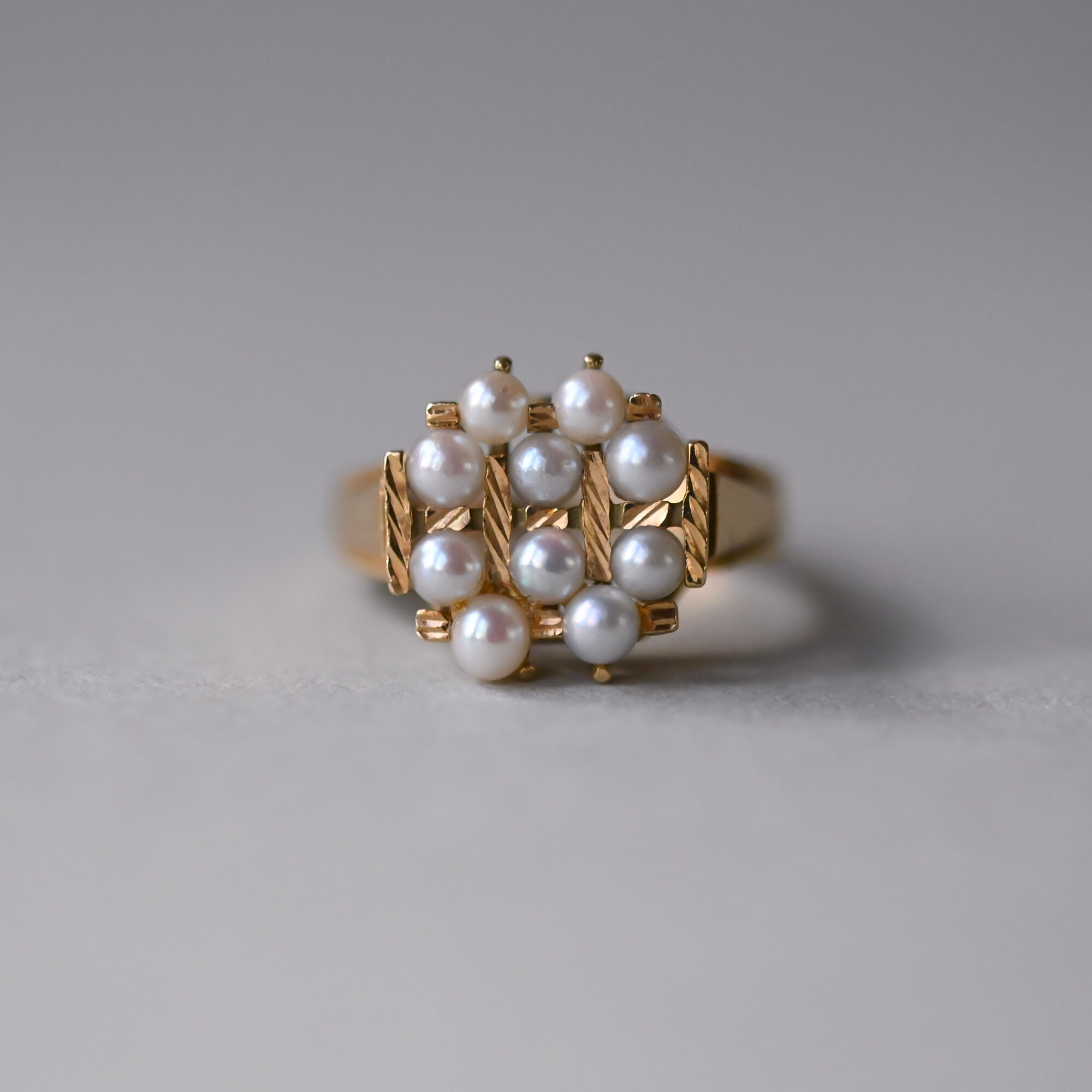 Aesthetic 18ct gold cultured pearl ring