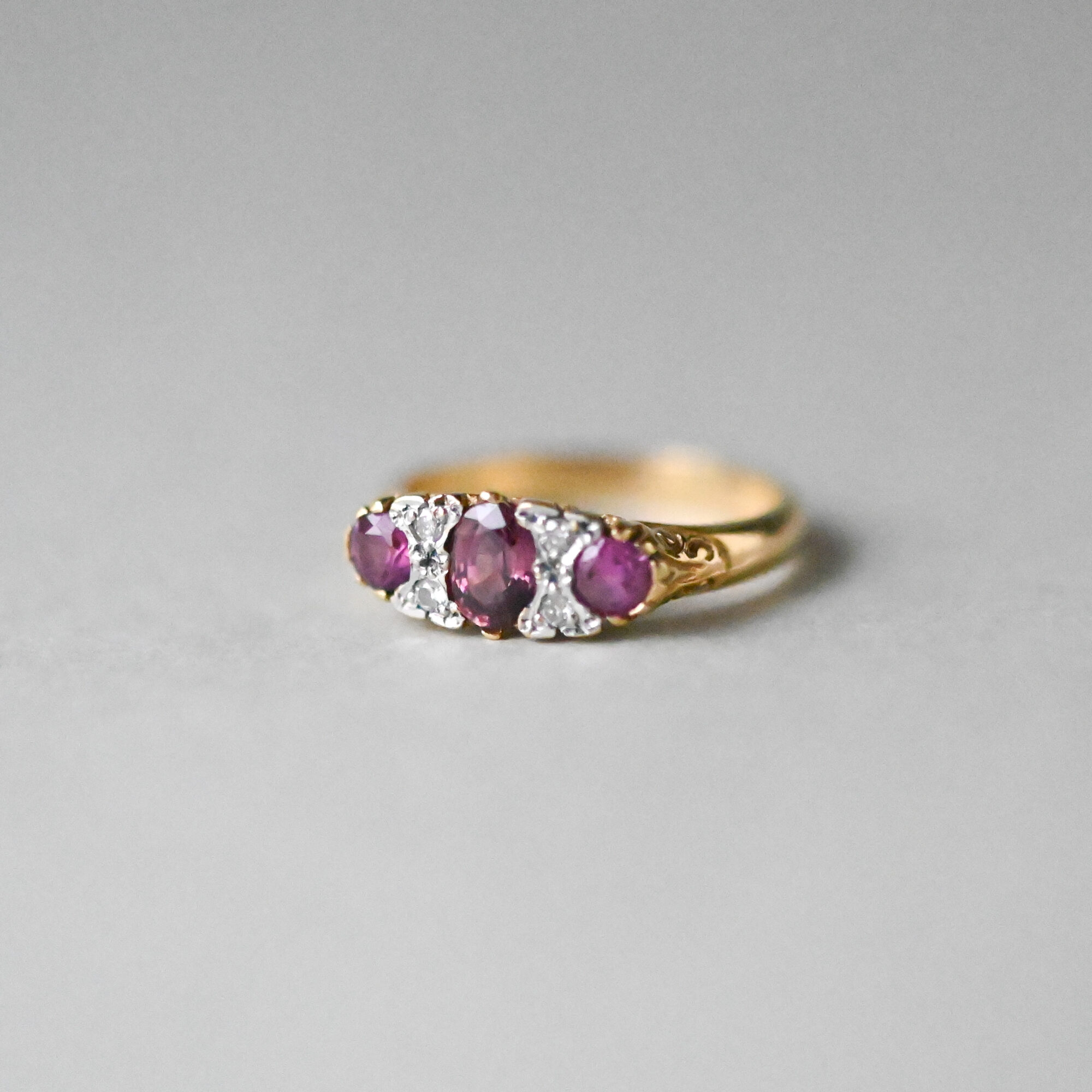 Beautiful 18ct gold brownish pink sapphire and diamond boat ring - Image 2