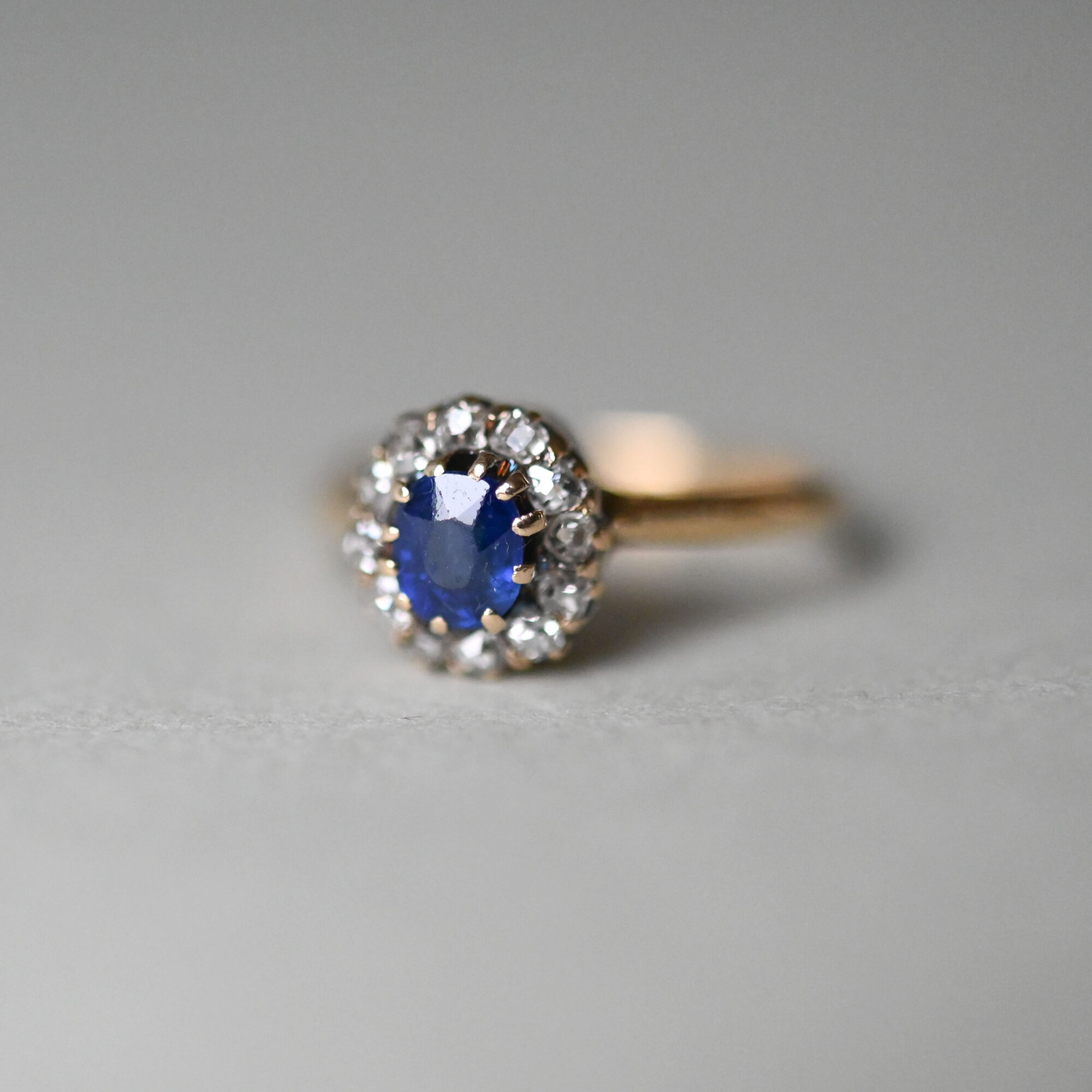 Classic 18ct gold sapphire and old cut diamond cluster ring - Image 2