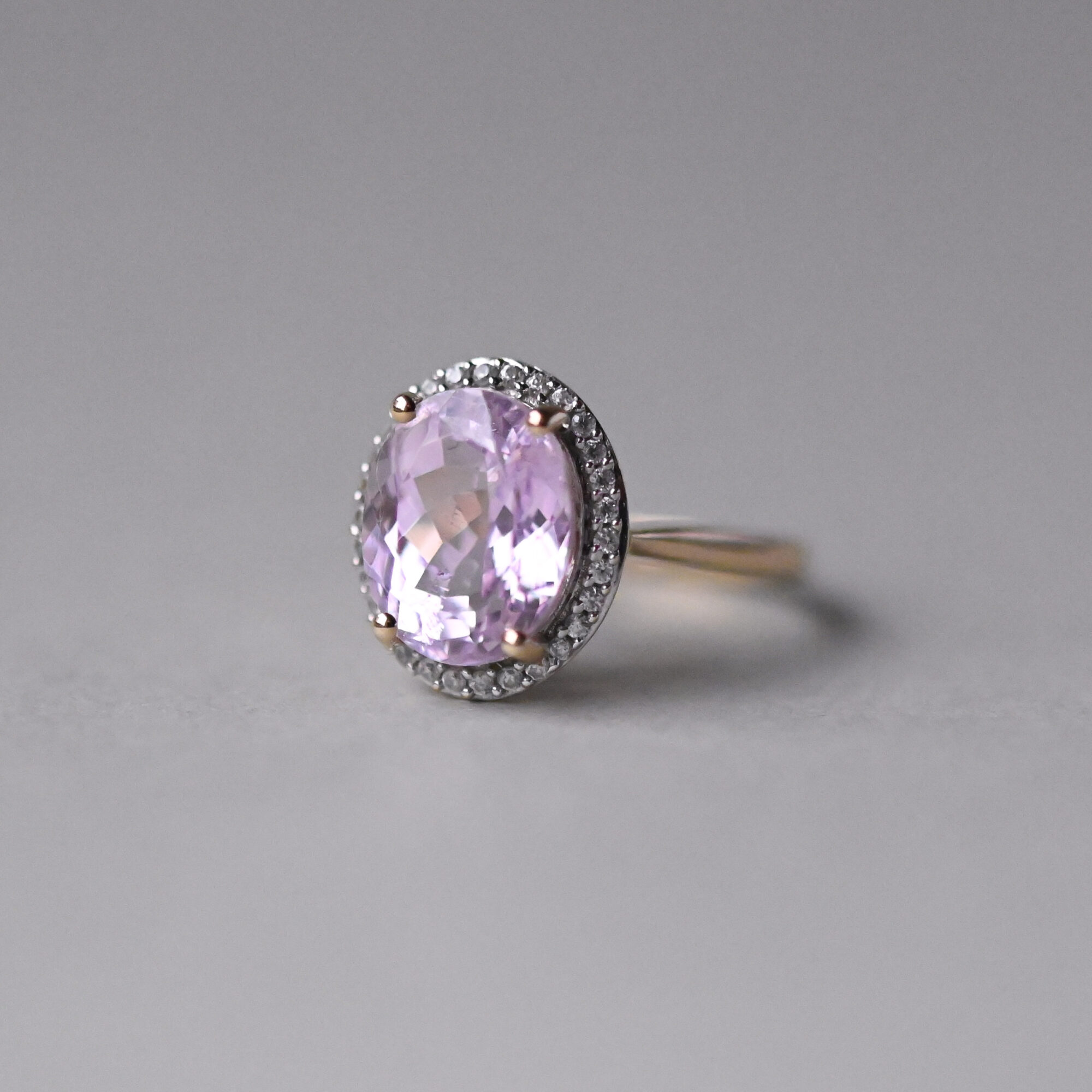 Classic 9ct gold Kunzite and mini diamond cluster ring - Image 2