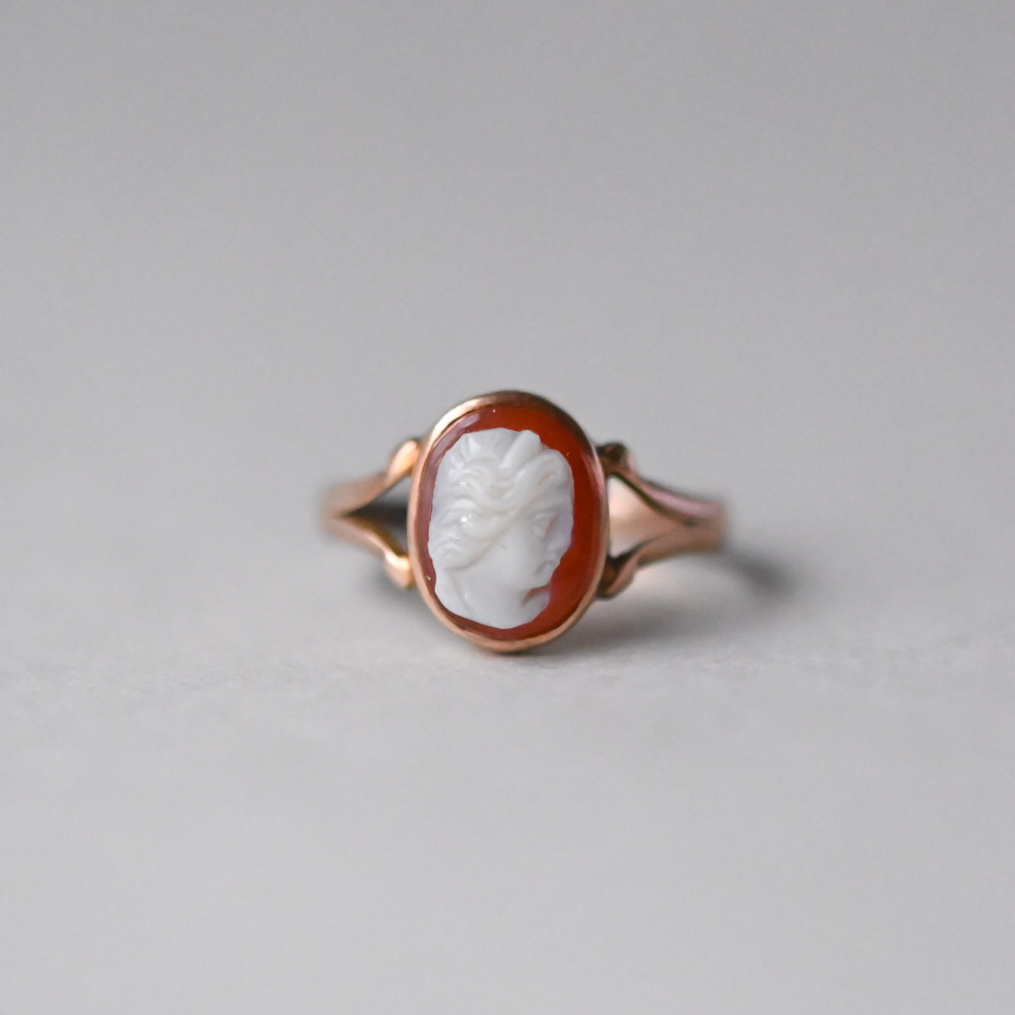 Classic 9ct gold carved cameo ring