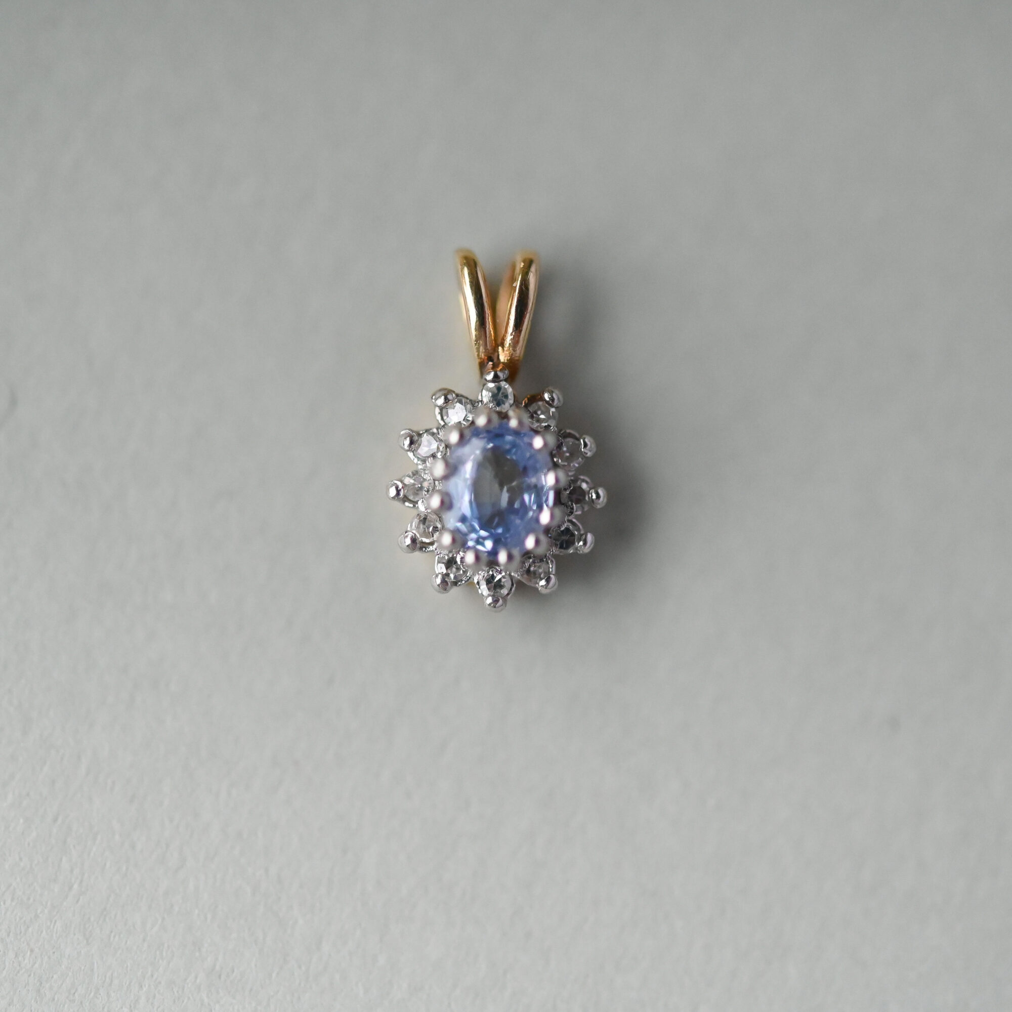 Classic 9ct gold cornflower blue sapphire and mini diamond cluster pendant