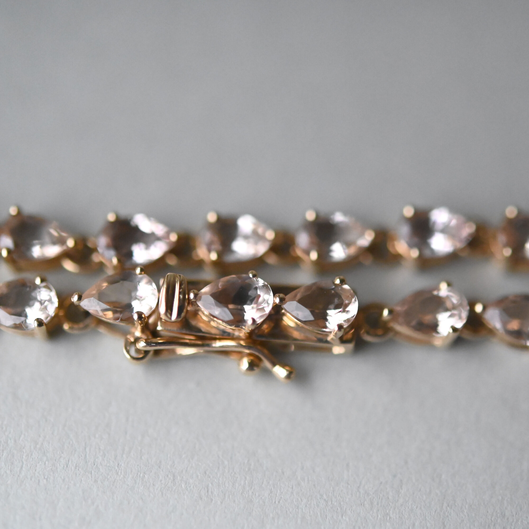 Contemporary 9ct gold light peach hue morganite tennis bracelet - Image 3