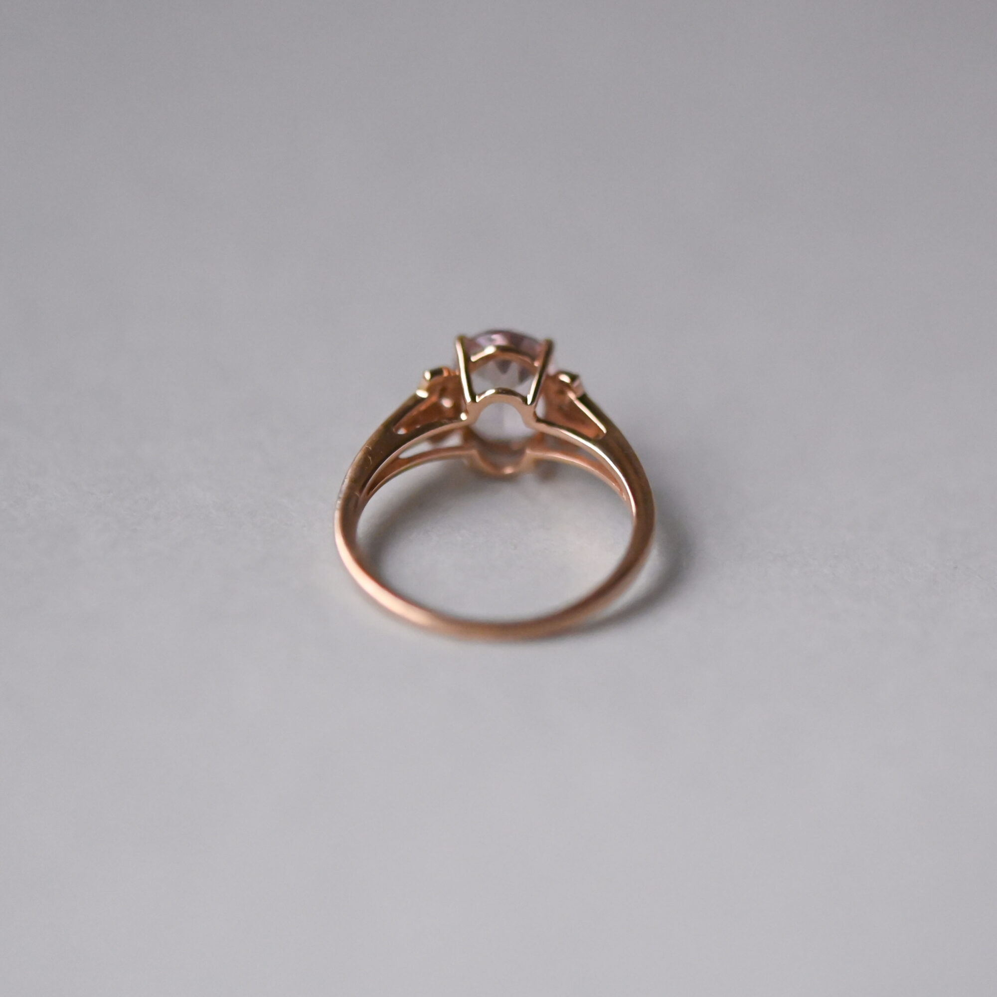 Contemporary 9ct gold morganite and mini champagne diamond ring - Image 4