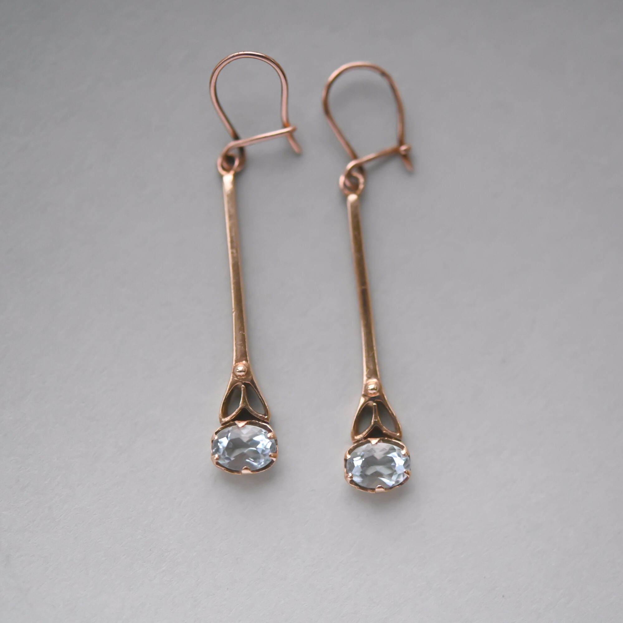 Contemporary pair of 9ct rose gold aquamarine torpedo drop earrings