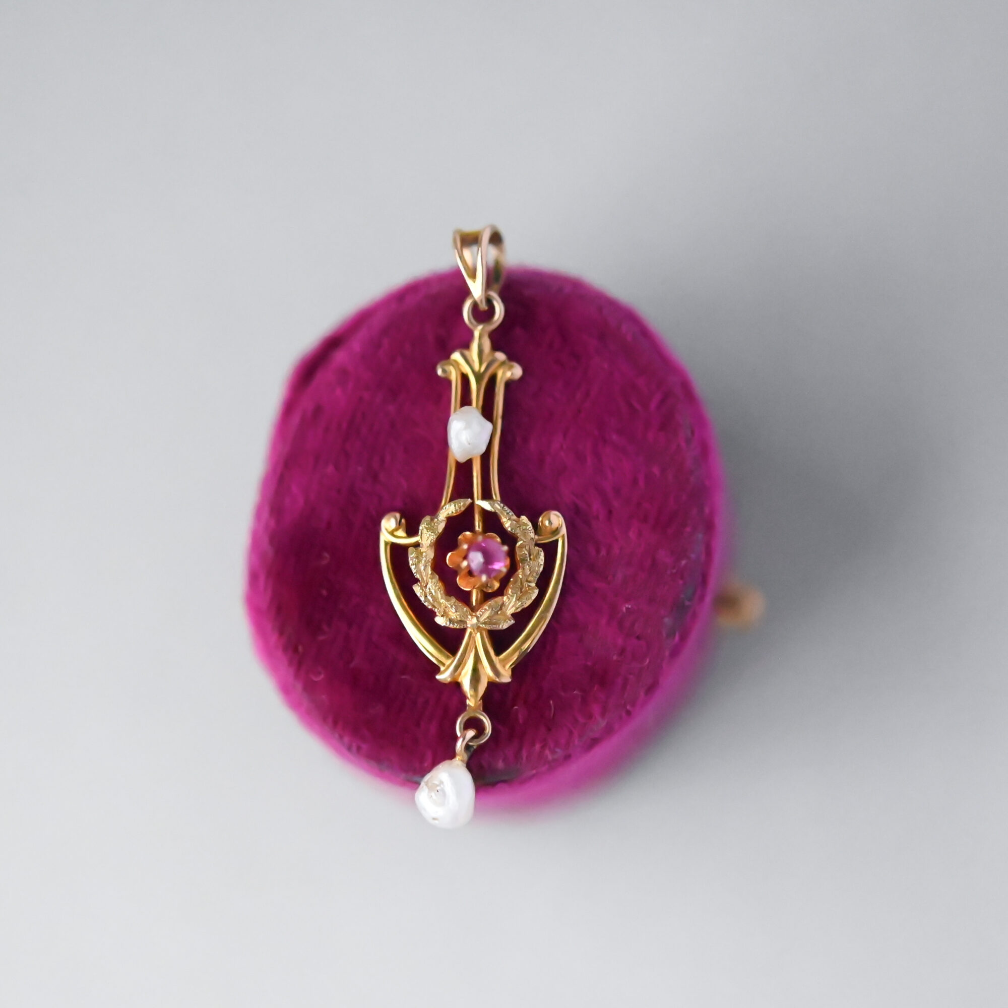 Dainty 9ct gold pearl and ruby drop pendant, c.1900 - Image 2