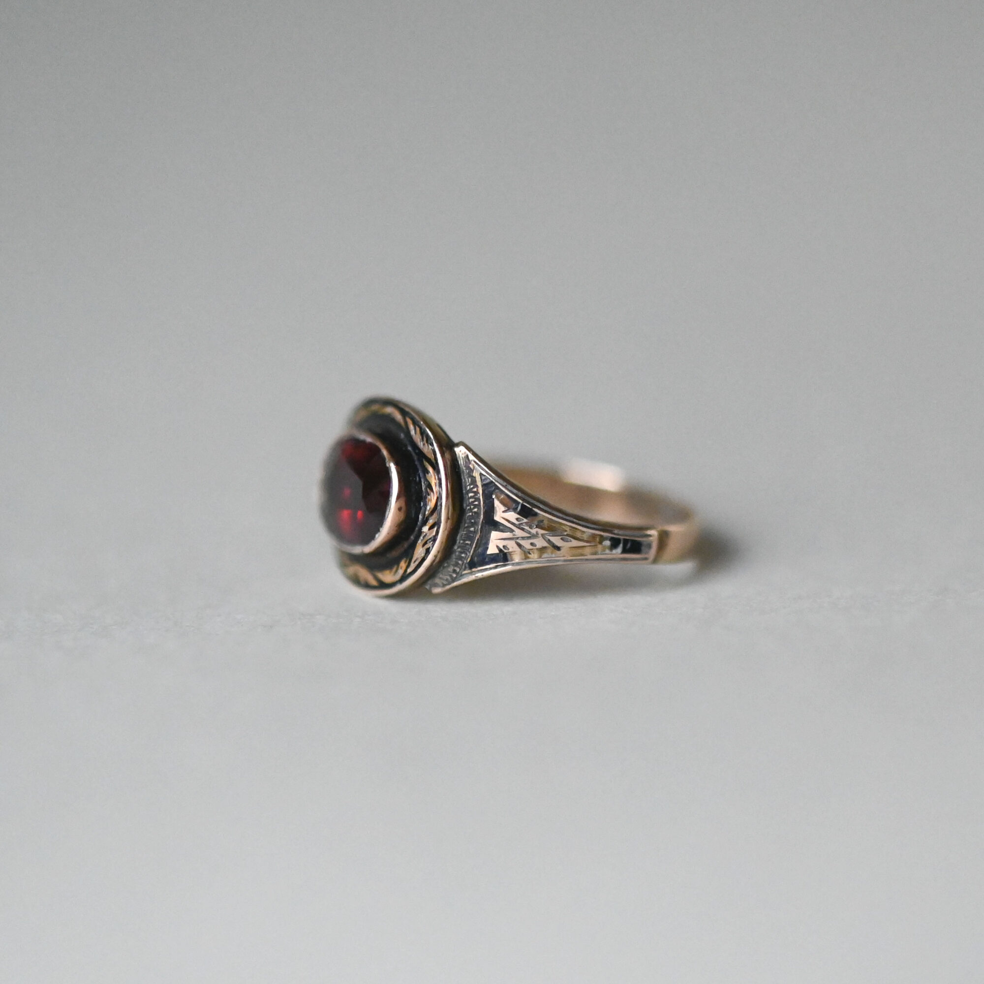 Early Victorian 9ct gold garnet and black enamel ring, c.1860s - Image 3