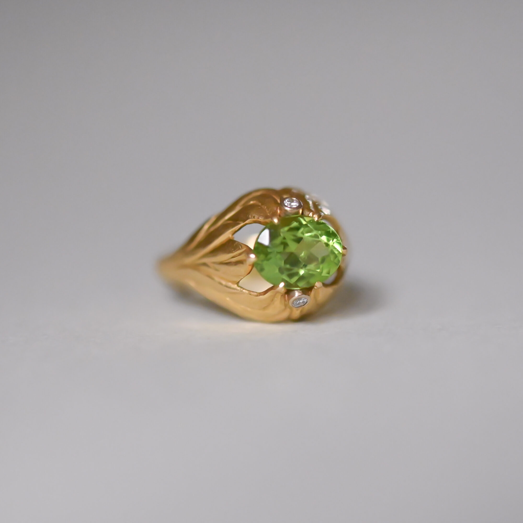 Ethereal 18ct gold peridot and diamond leaf ring - Image 2